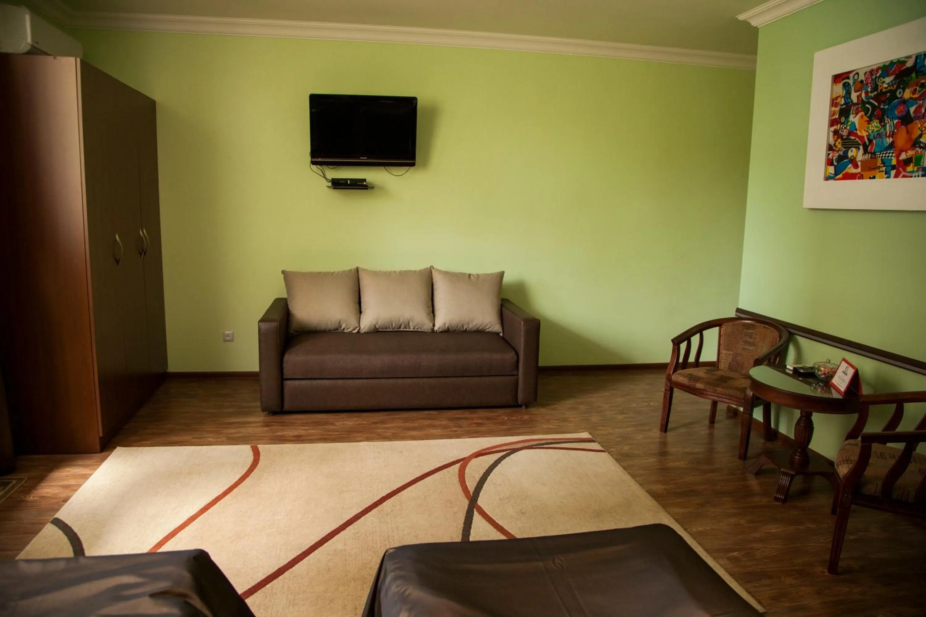 TV and multimedia in Hin Yerevantsi Hotel
