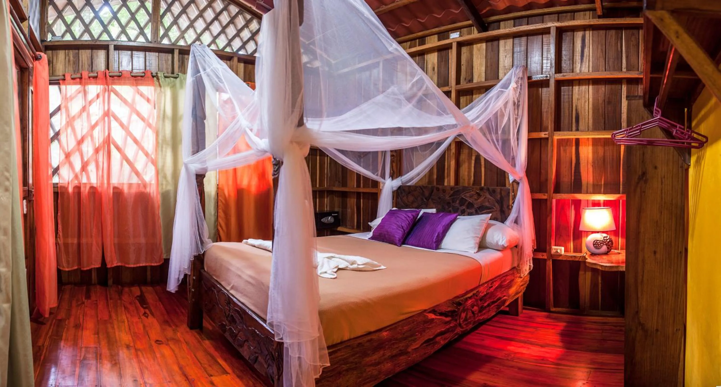Bed in Tierra de Sueños Lodge & Wellness Center