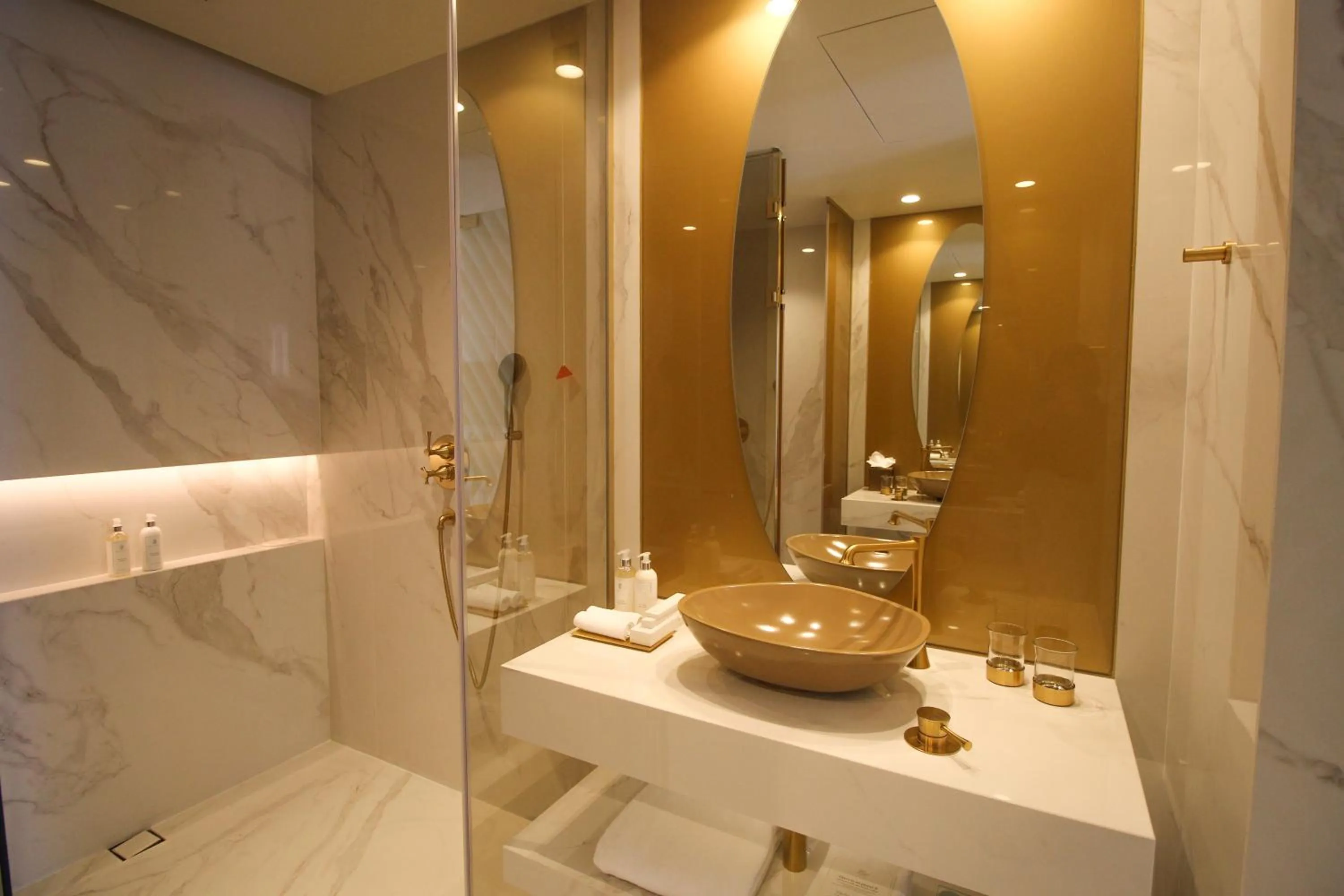 Bathroom in Savoy Palace - The Leading Hotels of the World - Savoy Signature