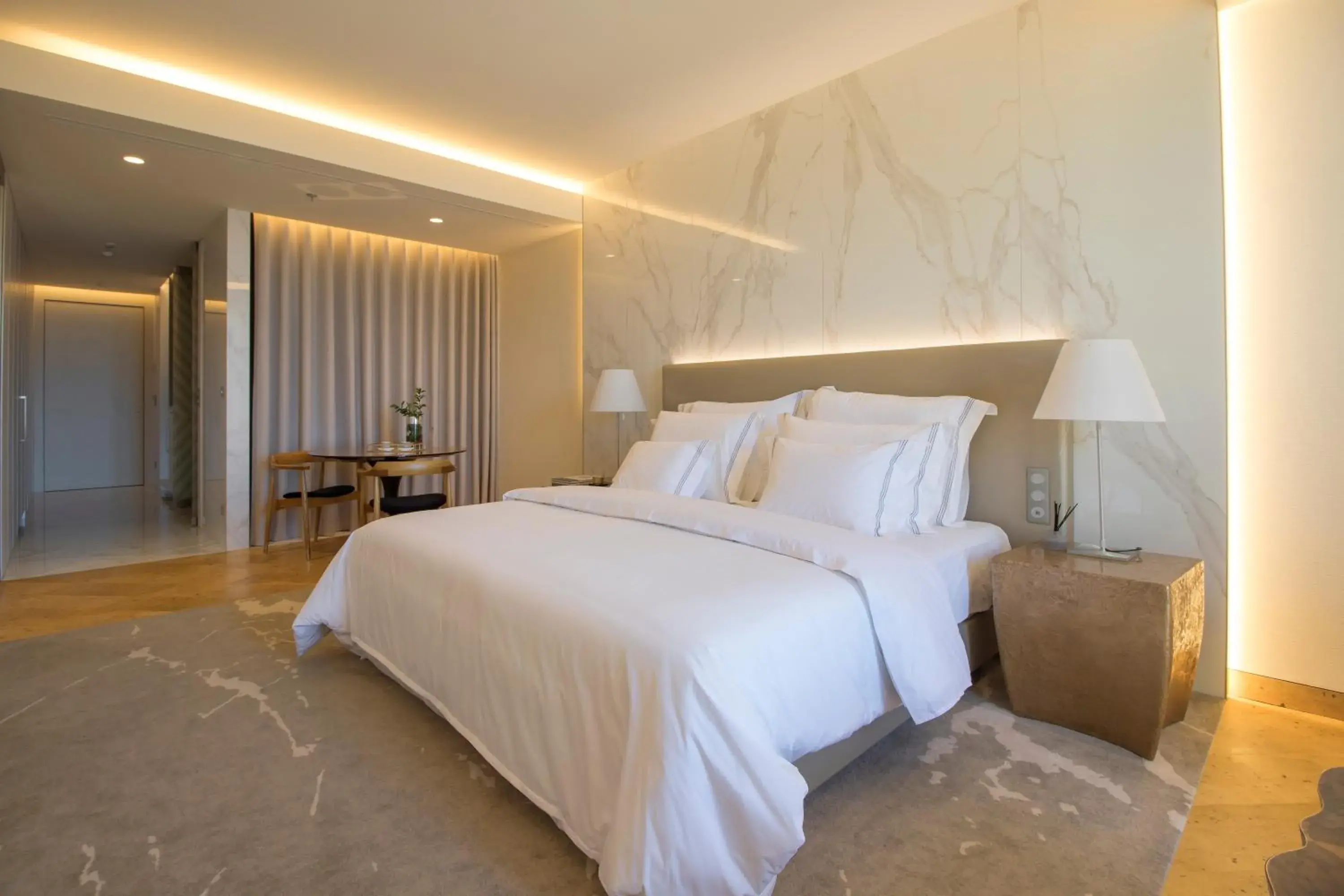 Avenue View in Savoy Palace - The Leading Hotels of the World - Savoy Signature Avenue View in Savoy Palace - The Leading Hotels of the World - Savoy Signature