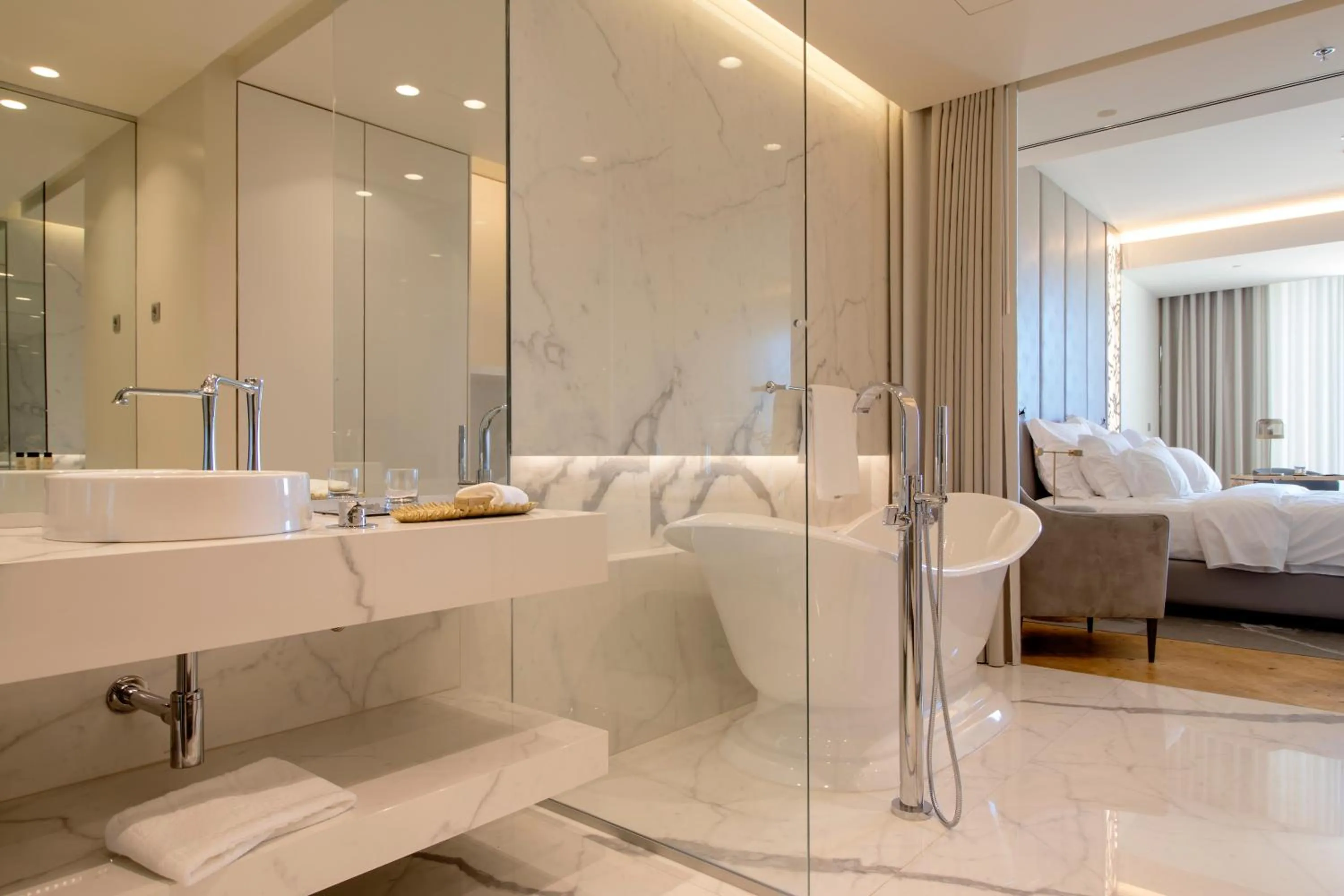 Bathroom, Bed in Savoy Palace - The Leading Hotels of the World - Savoy Signature