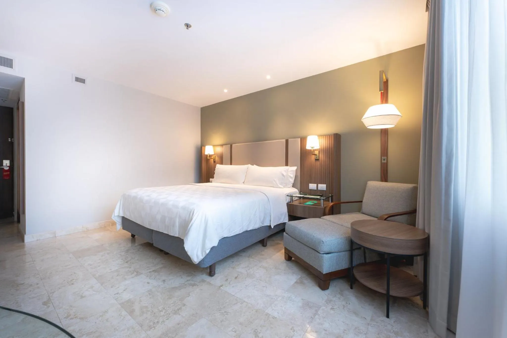 Photo of the whole room, Bed in Holiday Inn - Villahermosa Aeropuerto by IHG