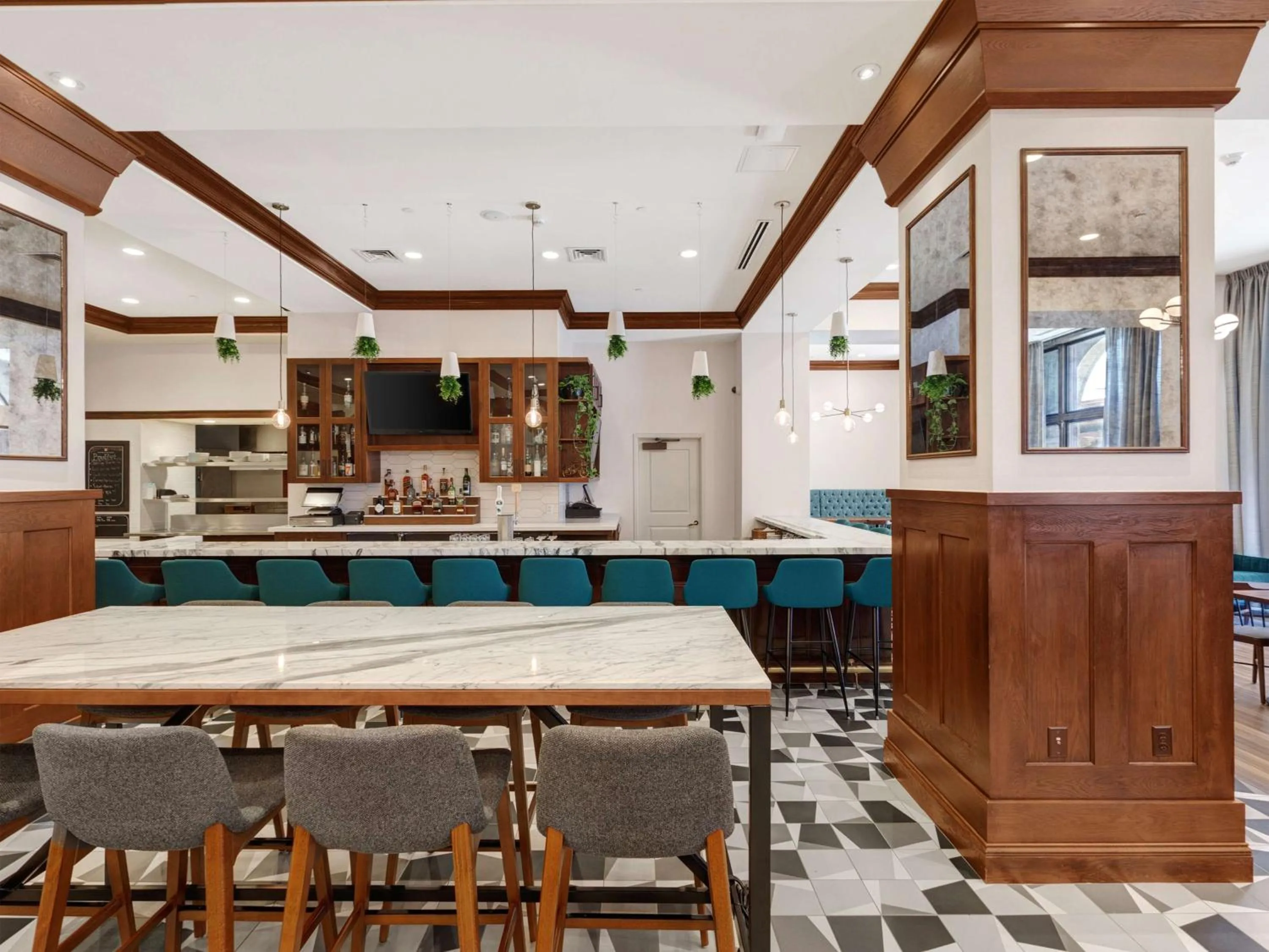 Restaurant/places to eat in Hilton Garden Inn Milwaukee Downtown