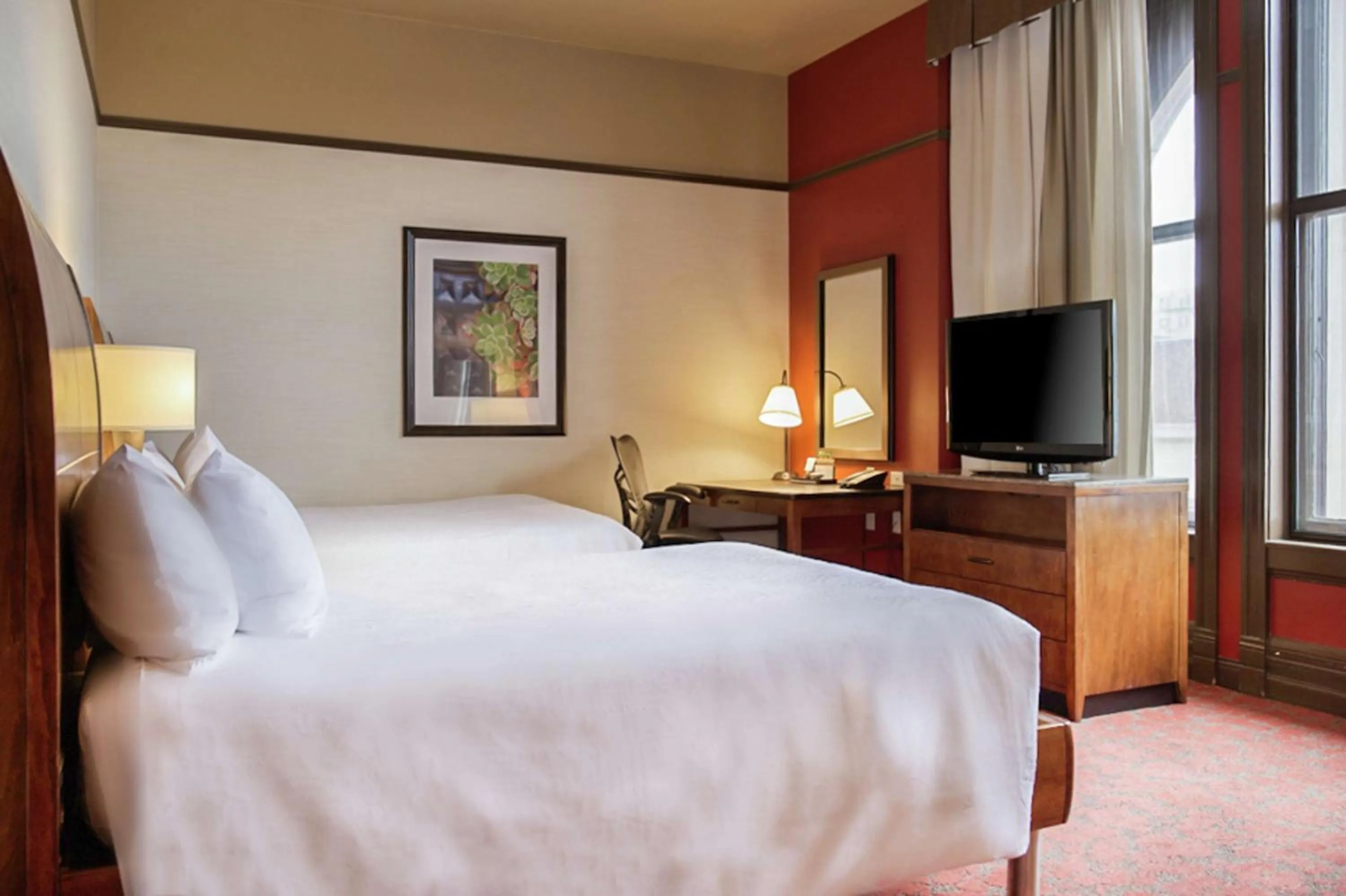 Bed in Hilton Garden Inn Milwaukee Downtown