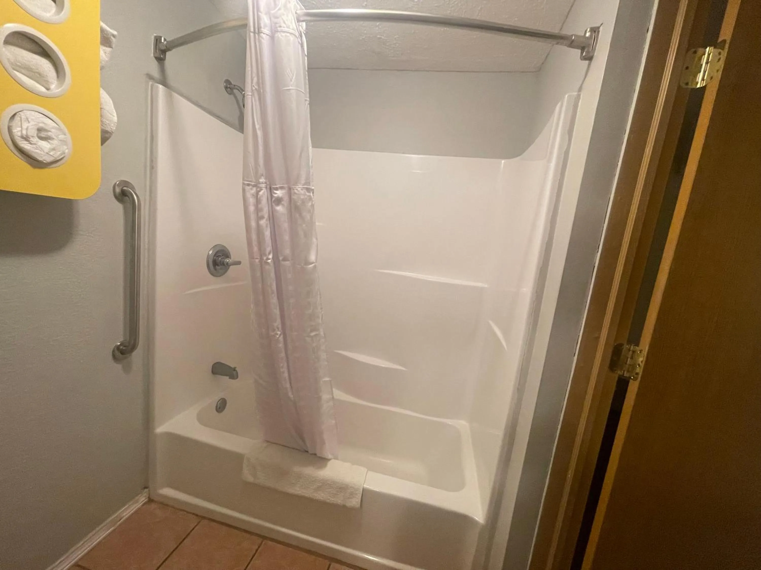 Bathroom in Greencastle Inn