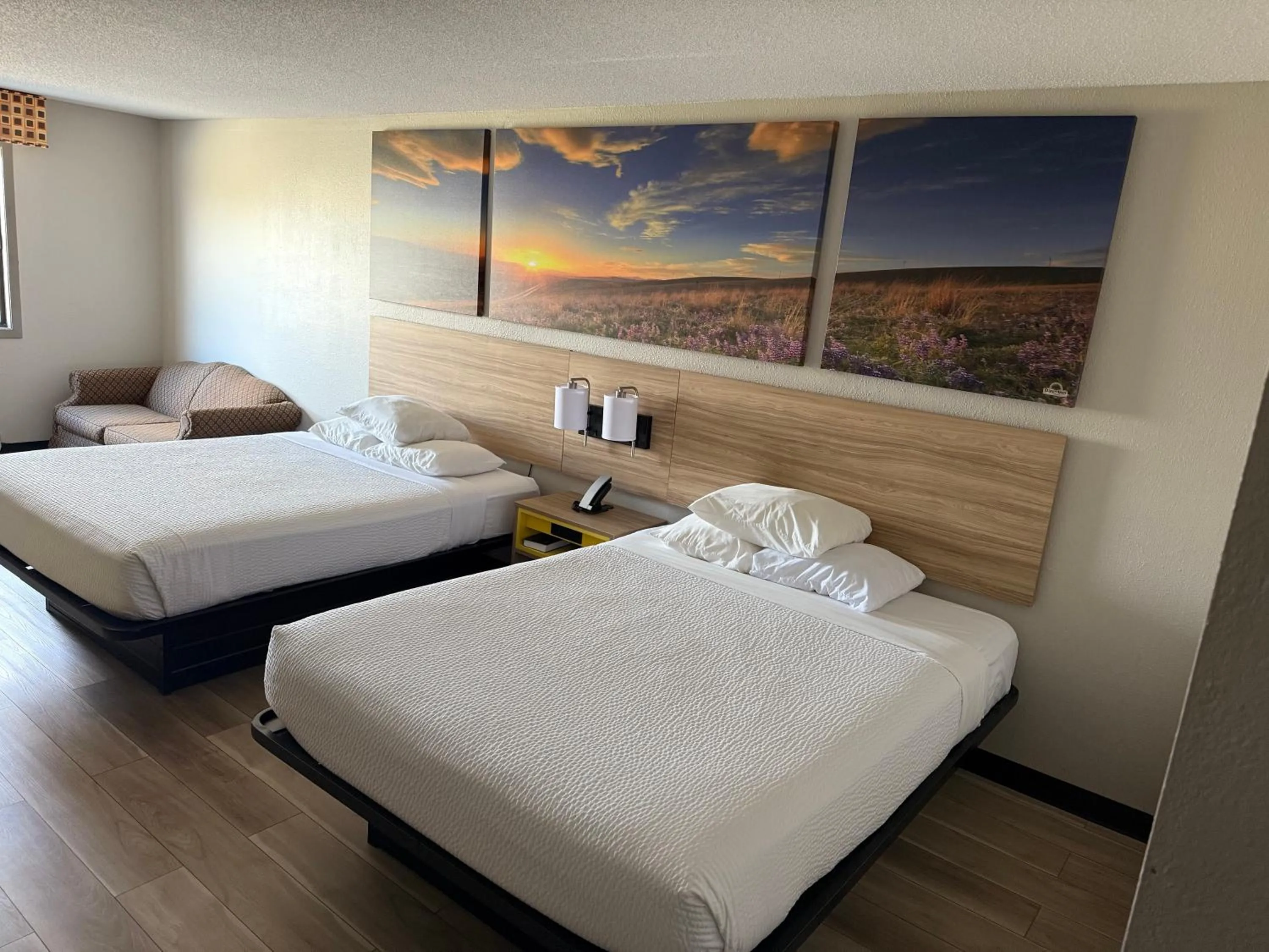 Photo of the whole room, Bed in Days Inn by Wyndham Muncie -Ball State University