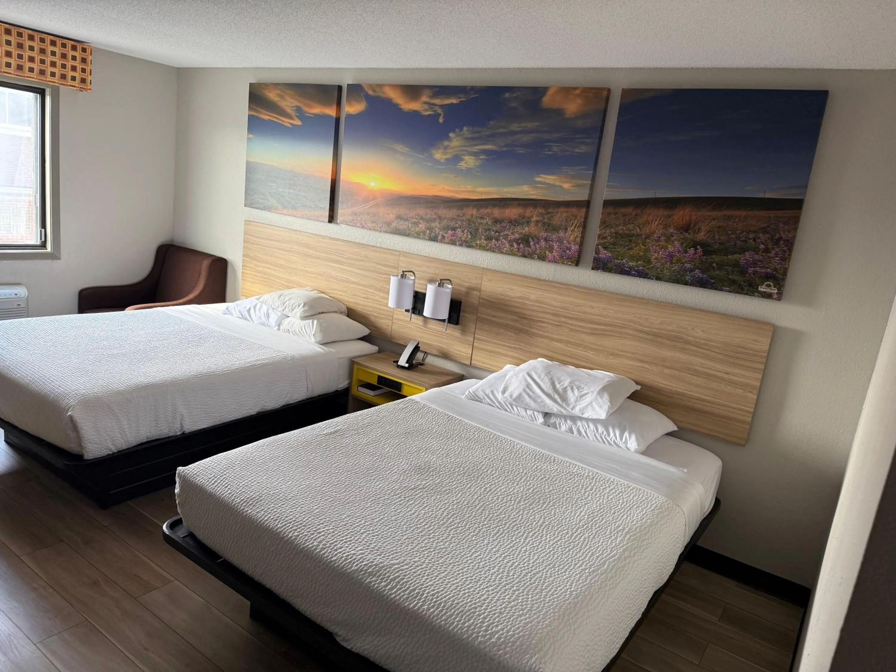 Photo of the whole room, Bed in Days Inn by Wyndham Muncie -Ball State University