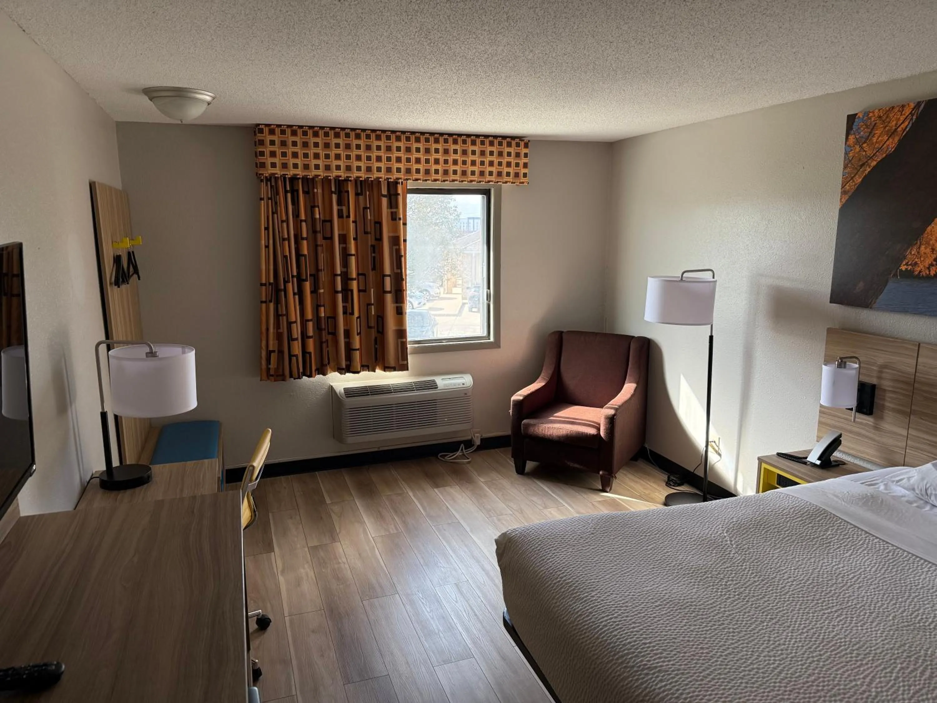 Seating area, Bed in Days Inn by Wyndham Muncie -Ball State University