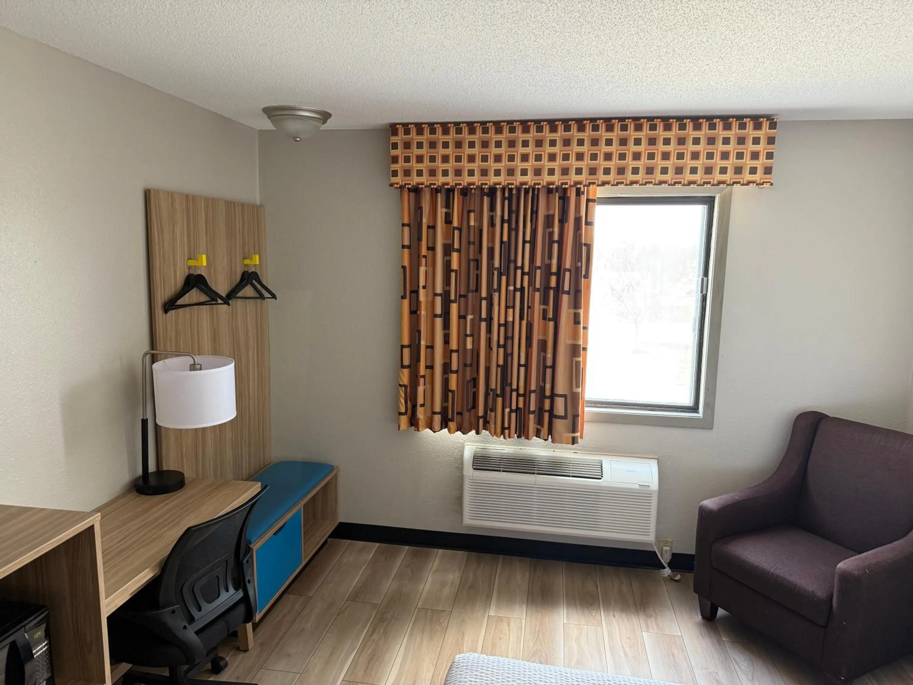 Seating area in Days Inn by Wyndham Muncie -Ball State University