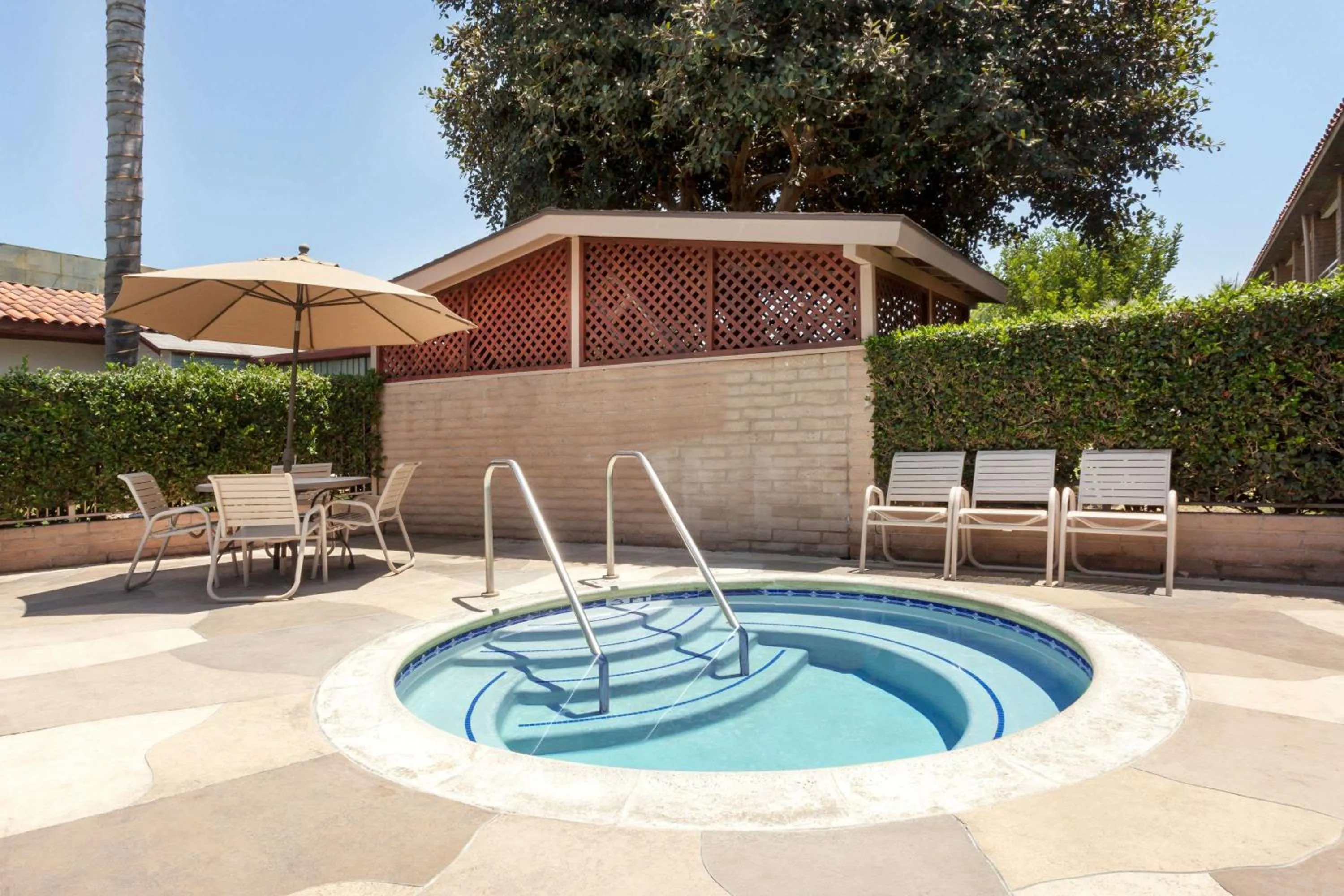 Pool view in Travelodge by Wyndham Orange County Airport/ Costa Mesa