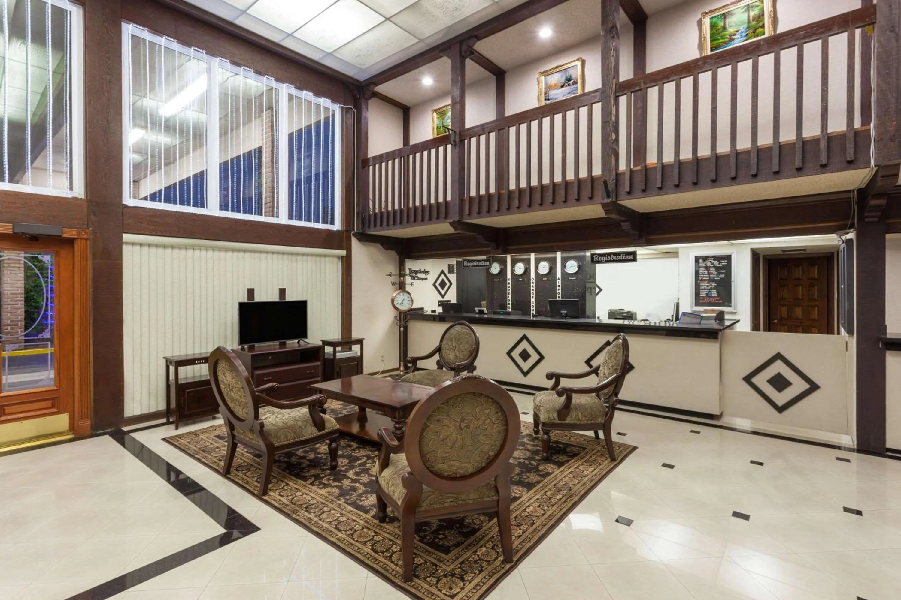 Lobby or reception in Travelodge by Wyndham Orange County Airport/ Costa Mesa