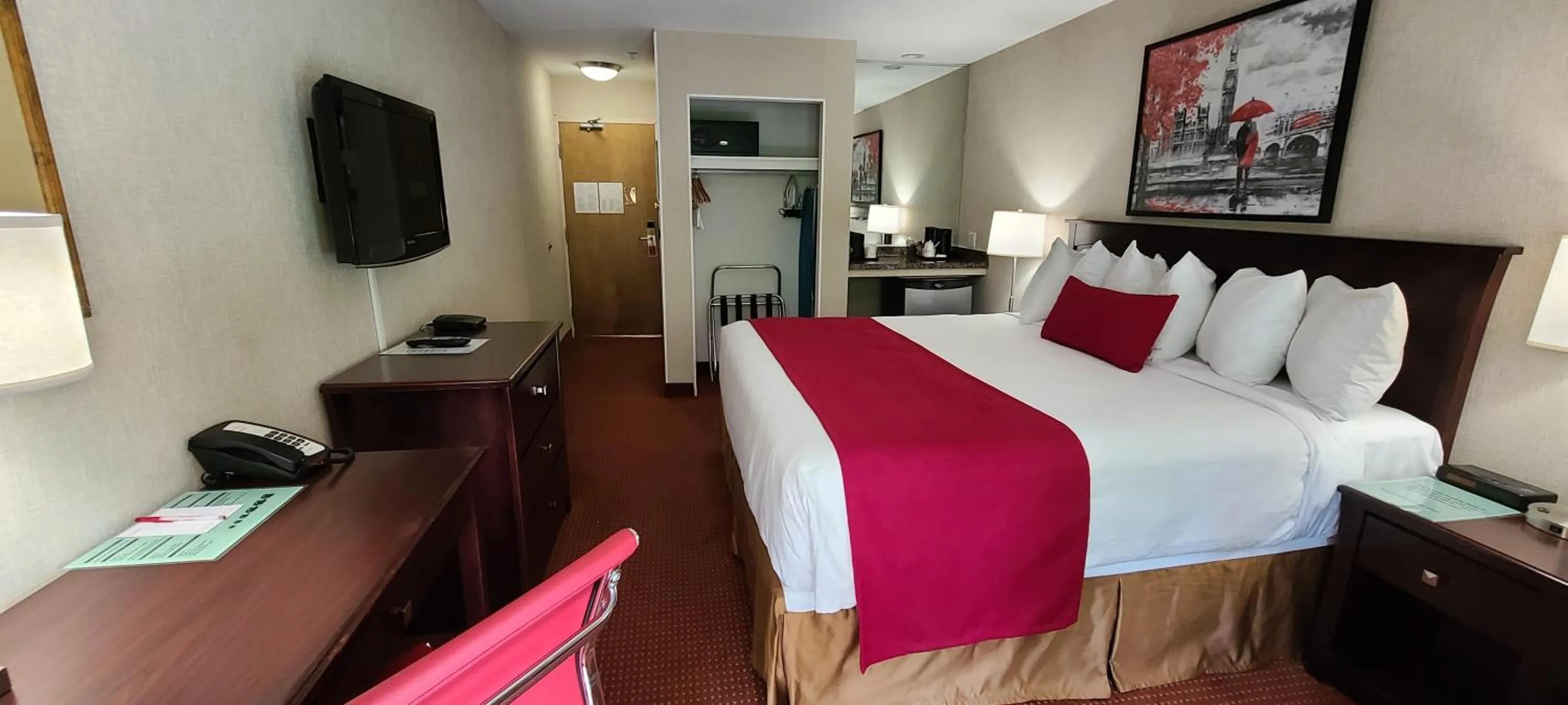 Photo of the whole room, Bed in SureStay by Best Western Richmond Vancouver Airport