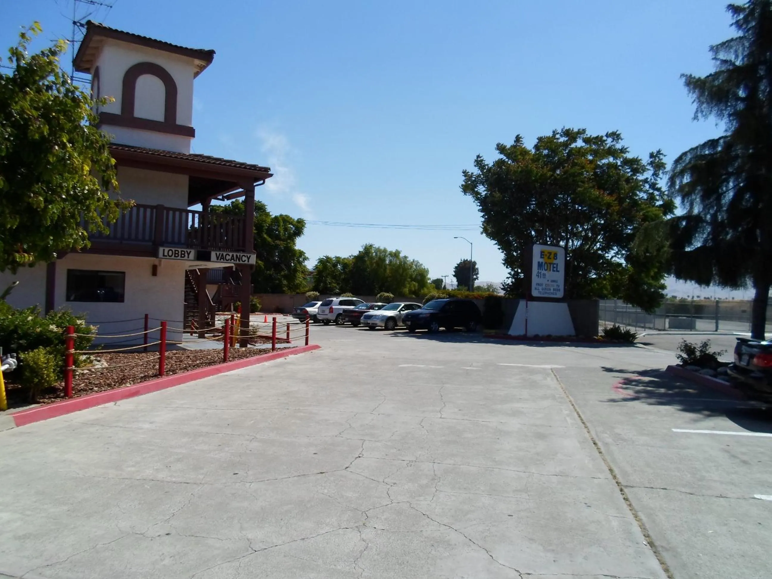 Facade/entrance in EZ 8 Motel Newark