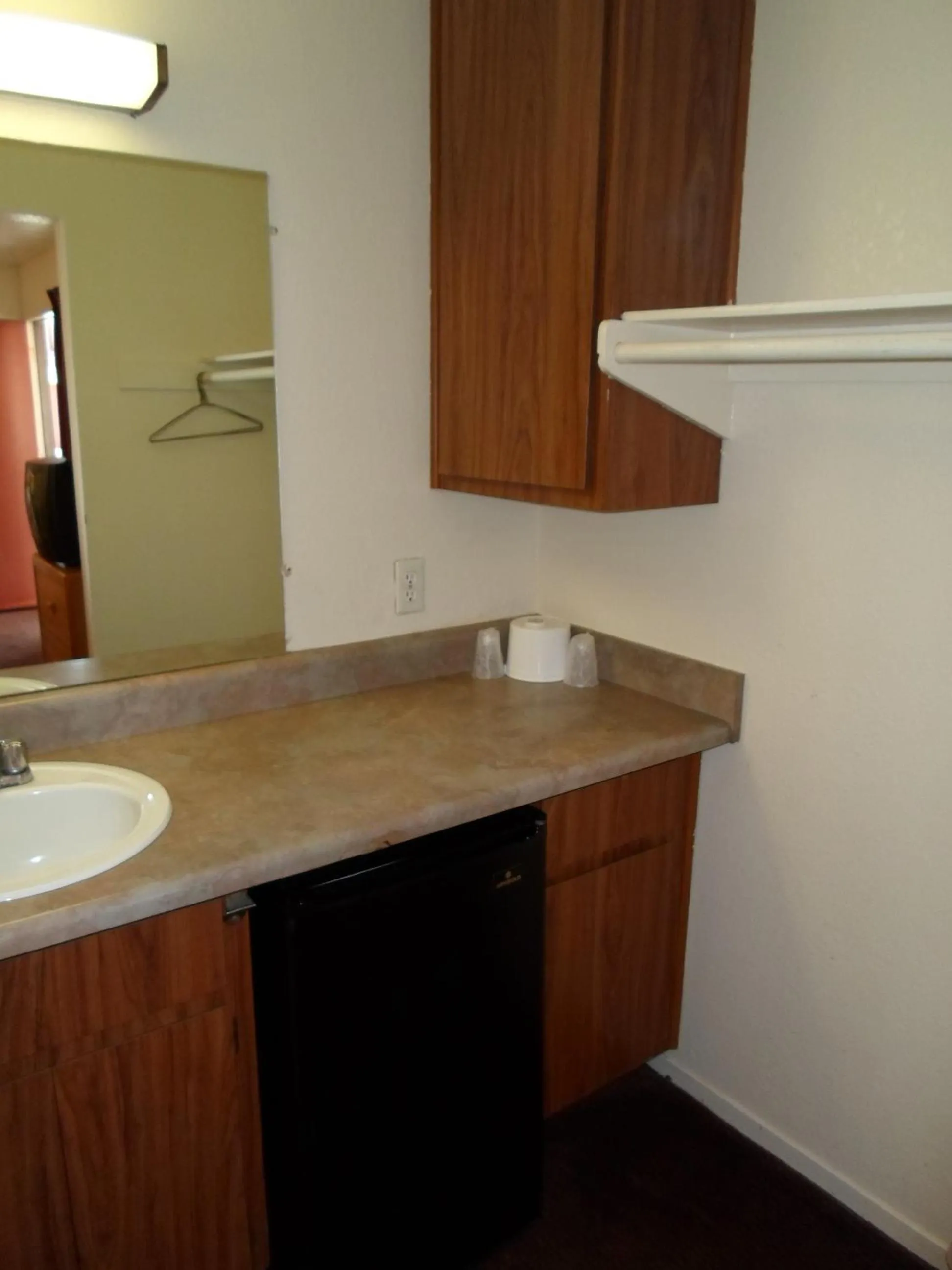 Bathroom in EZ 8 Motel Newark