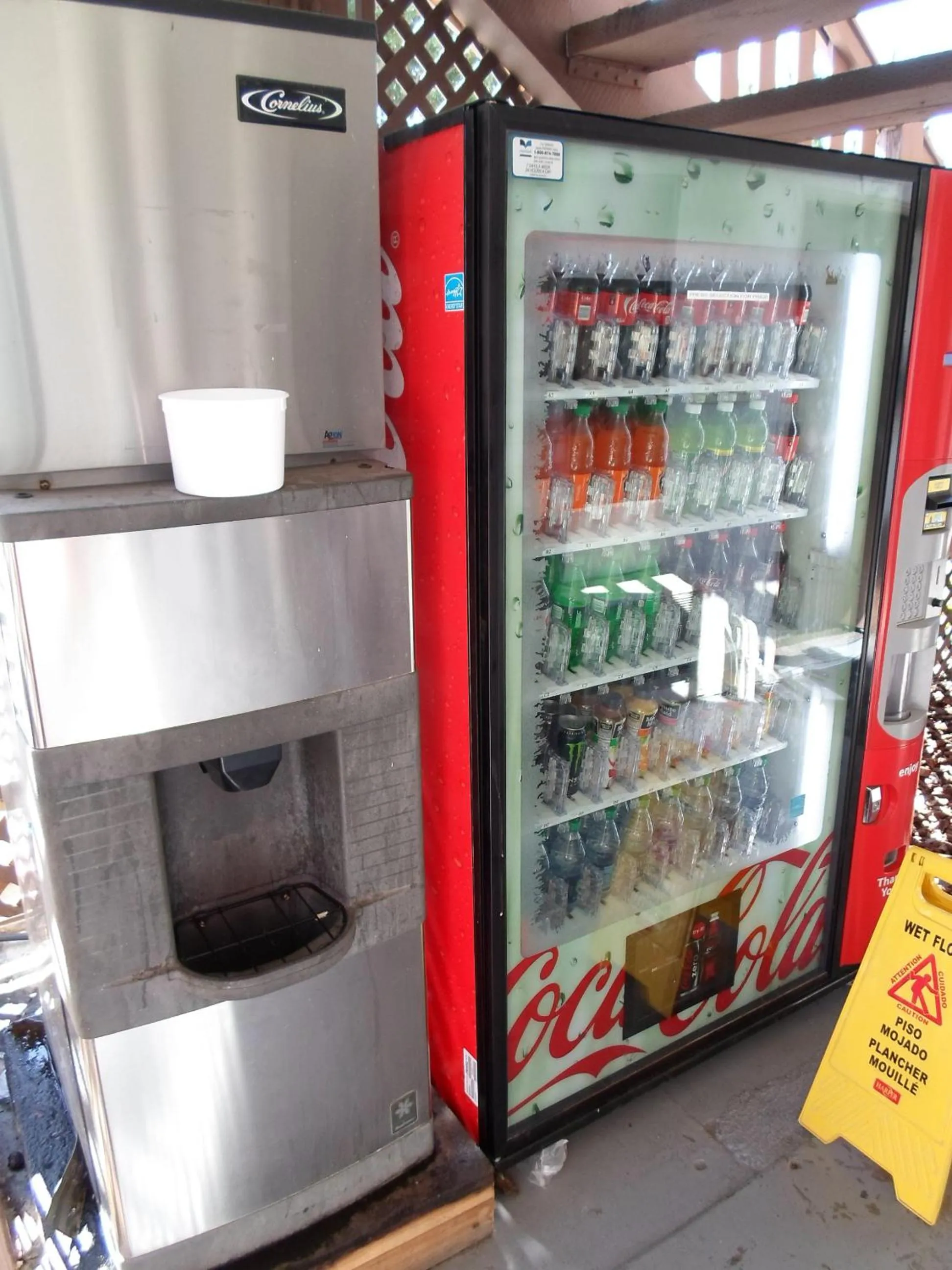 Food and drinks in EZ 8 Motel Newark