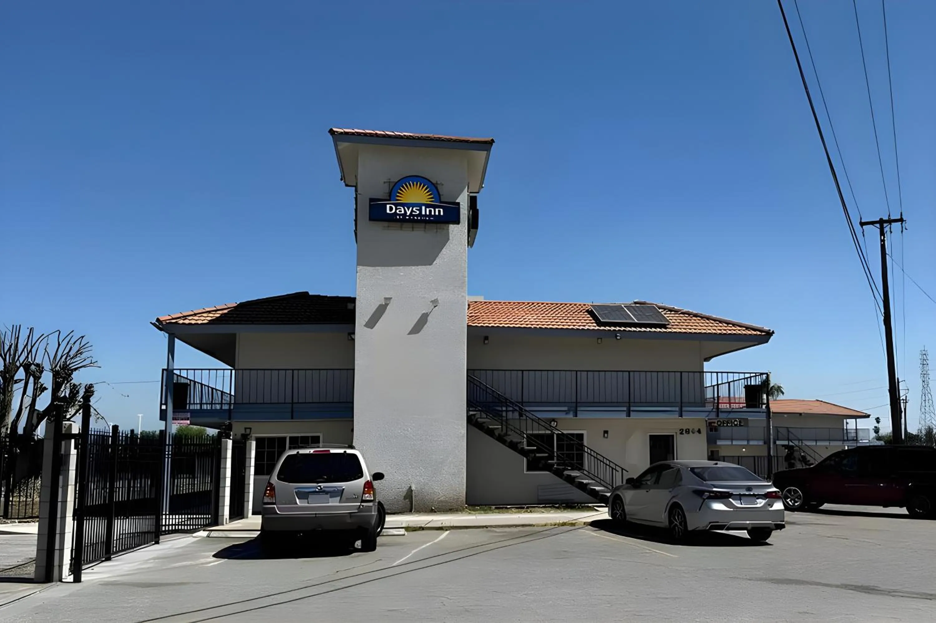 Property building in Days-Inn by Wyndham Bakersfield