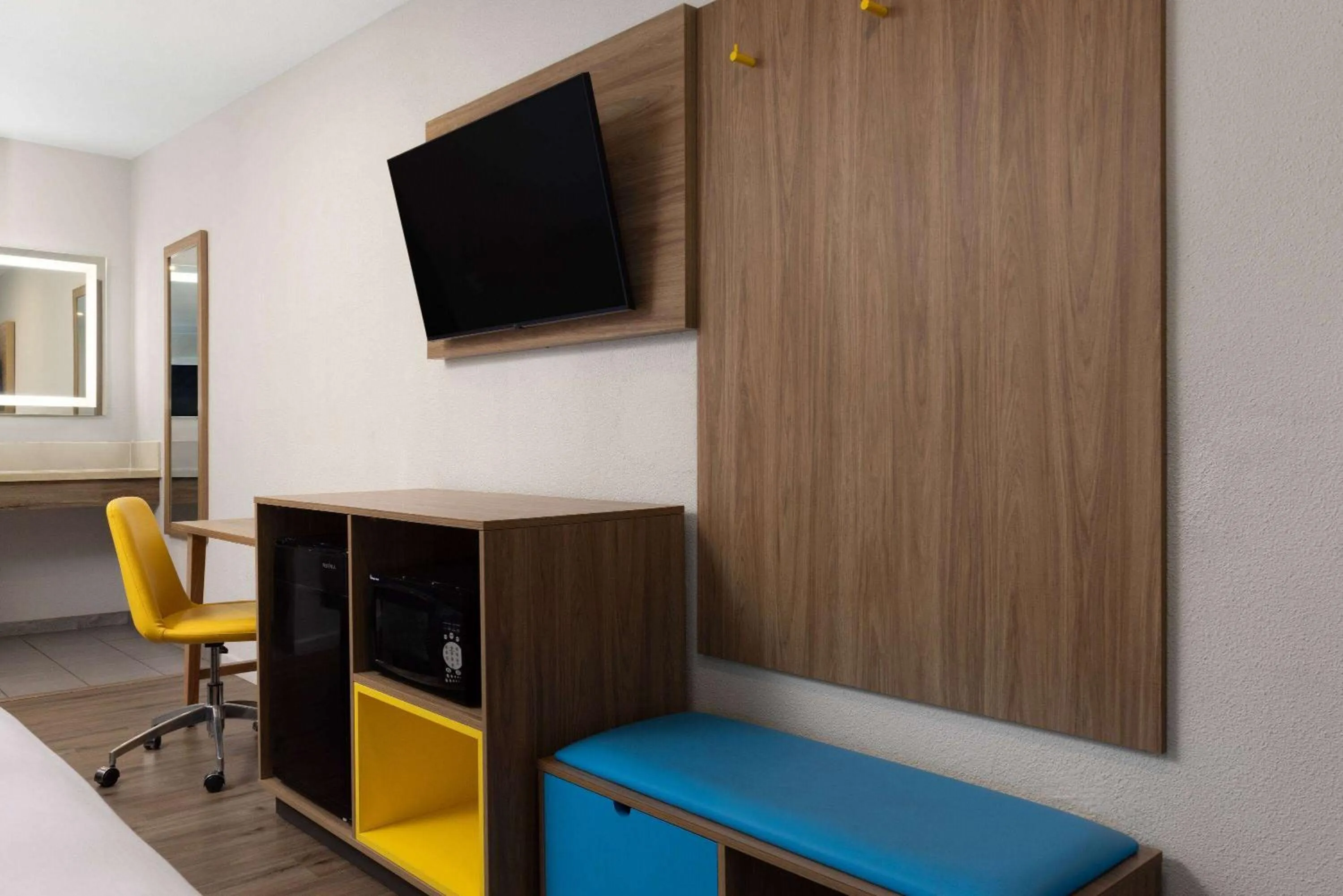 Photo of the whole room in Days-Inn by Wyndham Bakersfield