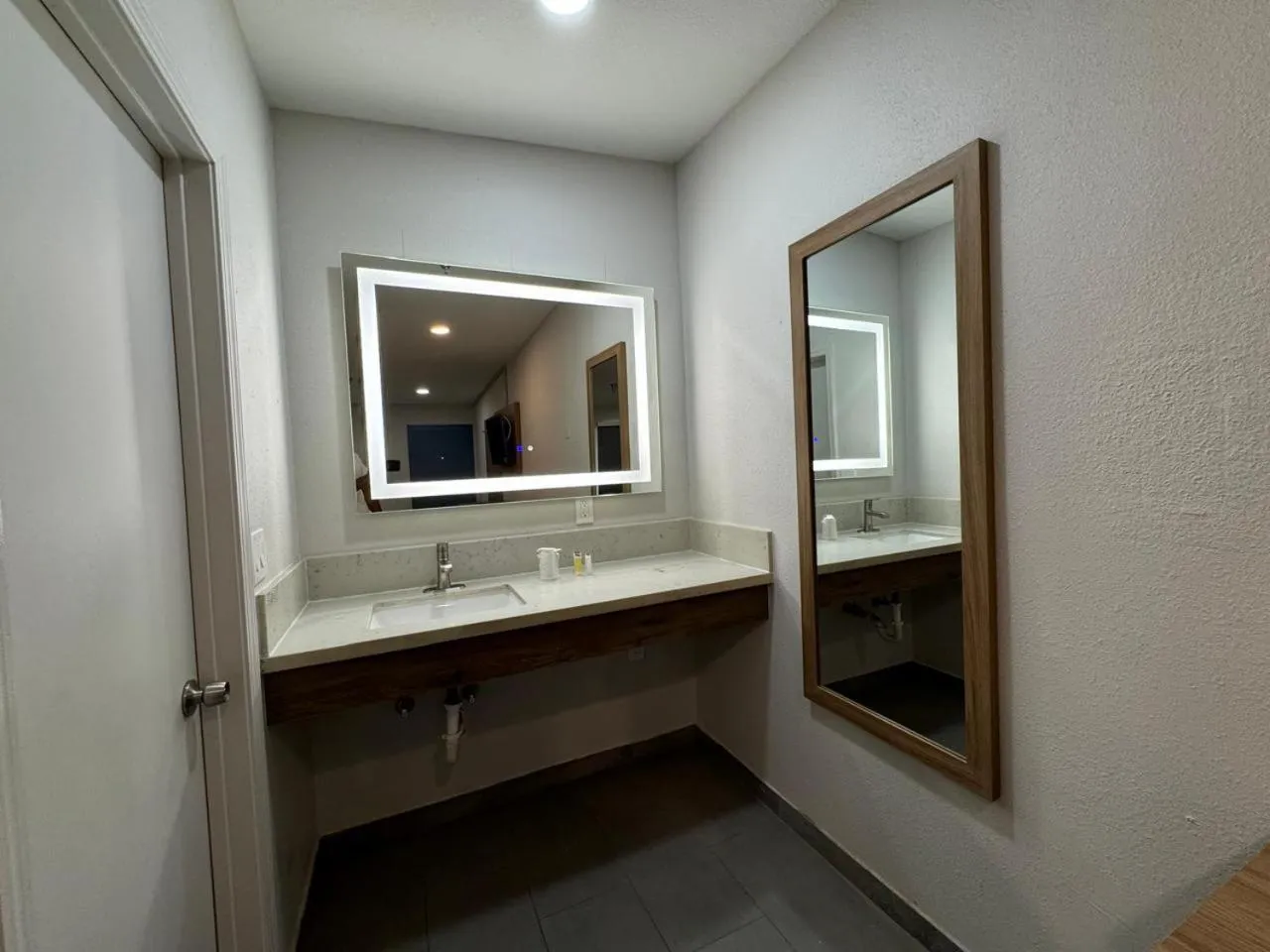 Bathroom in Days-Inn by Wyndham Bakersfield