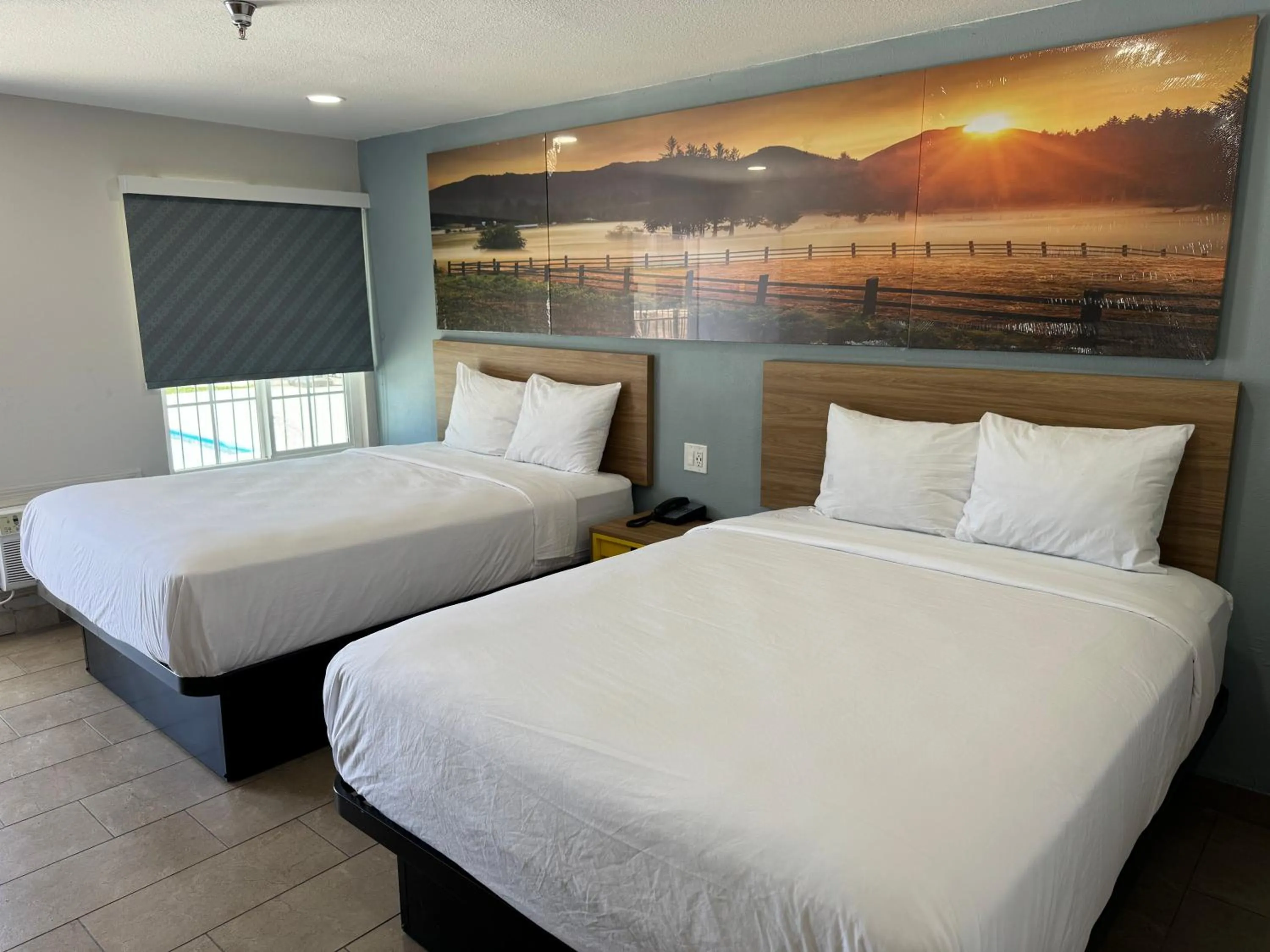 Bed in Days-Inn by Wyndham Bakersfield