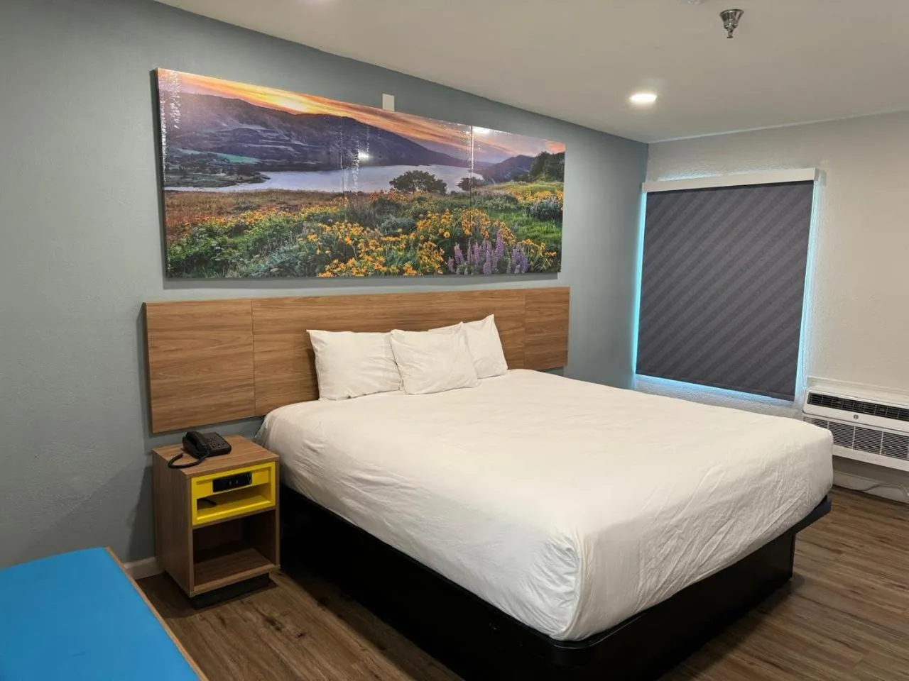 Bed in Days-Inn by Wyndham Bakersfield