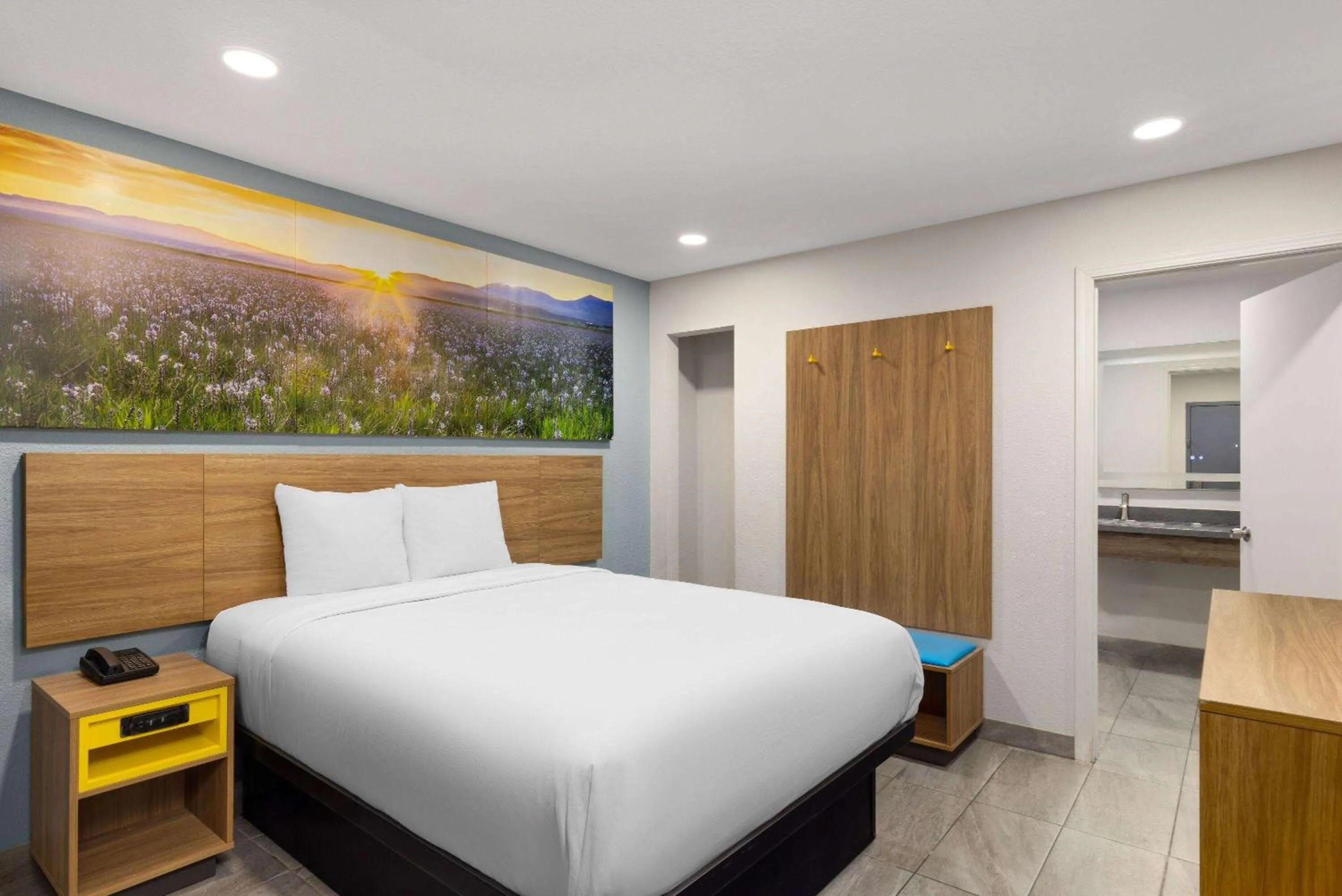Days-Inn by Wyndham Bakersfield