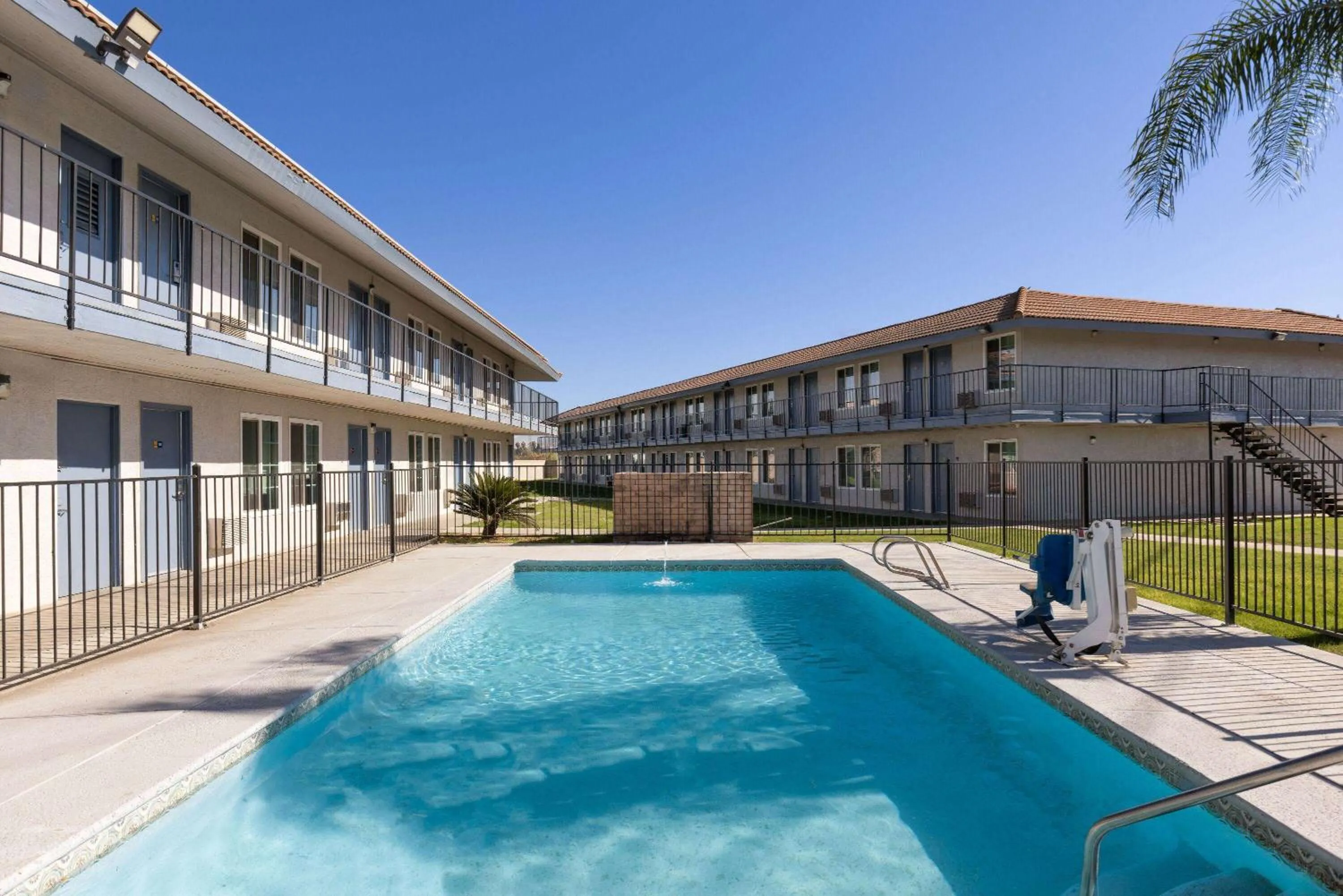 Swimming pool in Days-Inn by Wyndham Bakersfield