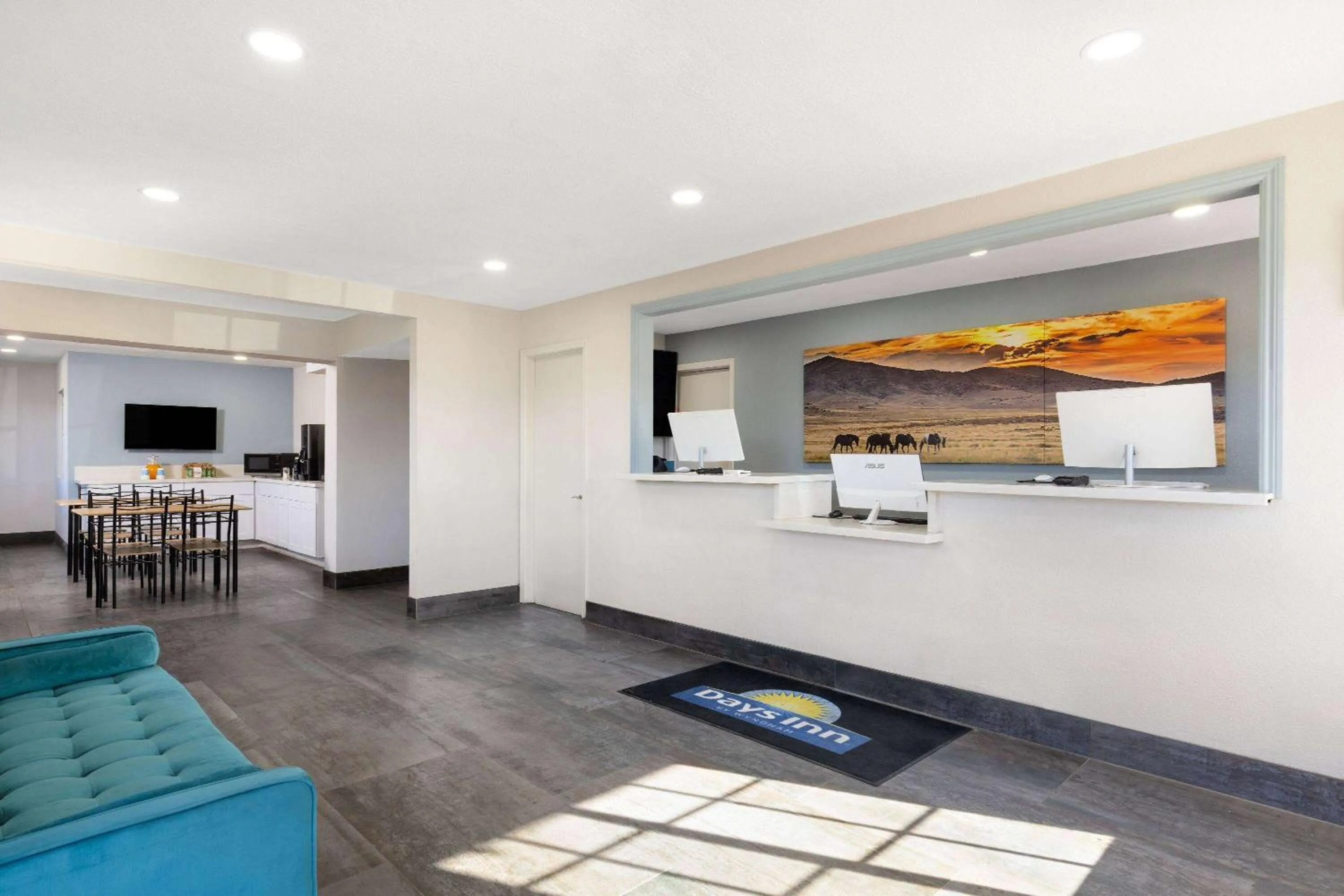 Lobby or reception in Days-Inn by Wyndham Bakersfield