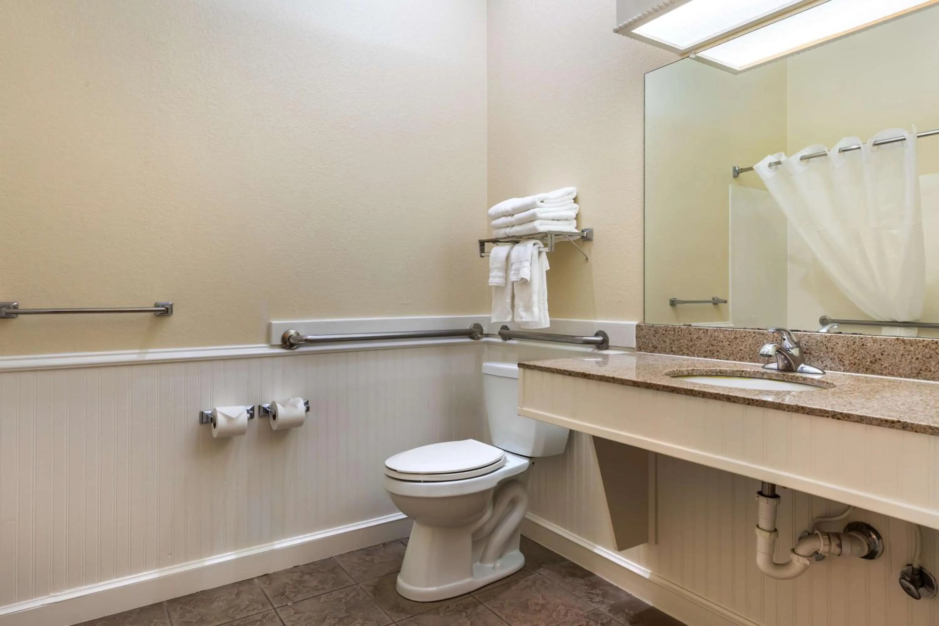 Bathroom in Best Western Dinosaur Valley Inn & Suites