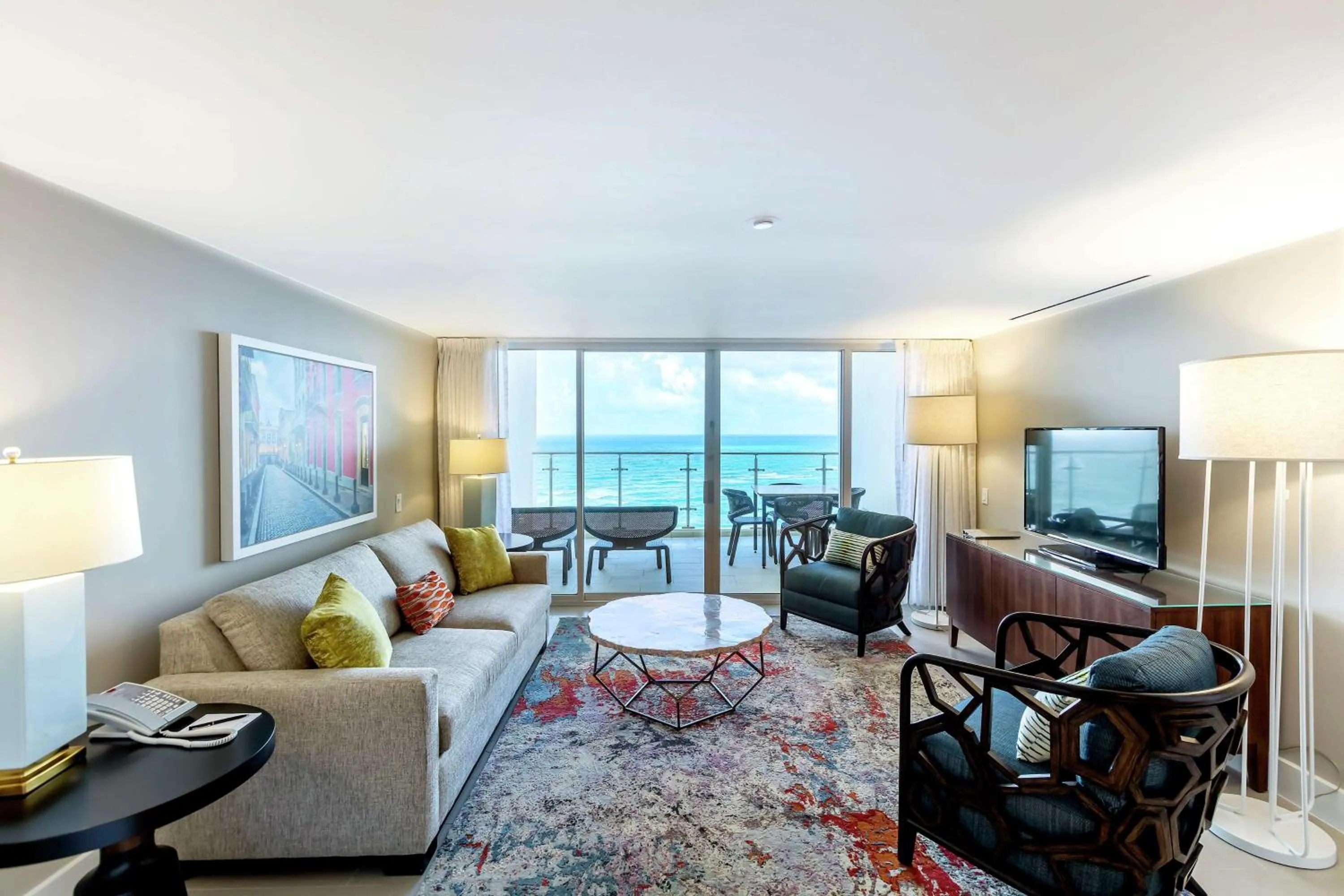 Living room, Bed in Caribe Hilton