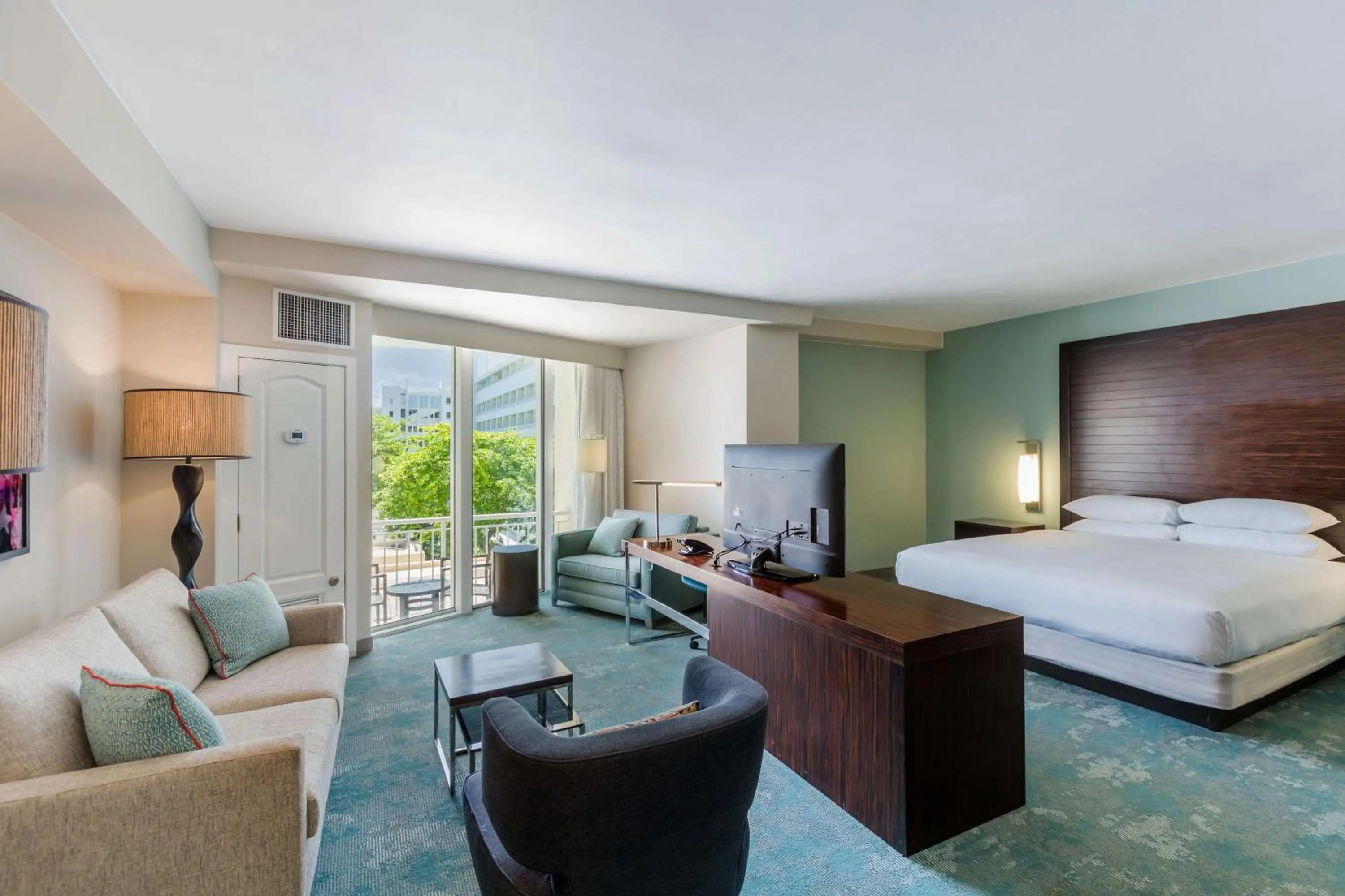 Living room, Bed in Caribe Hilton