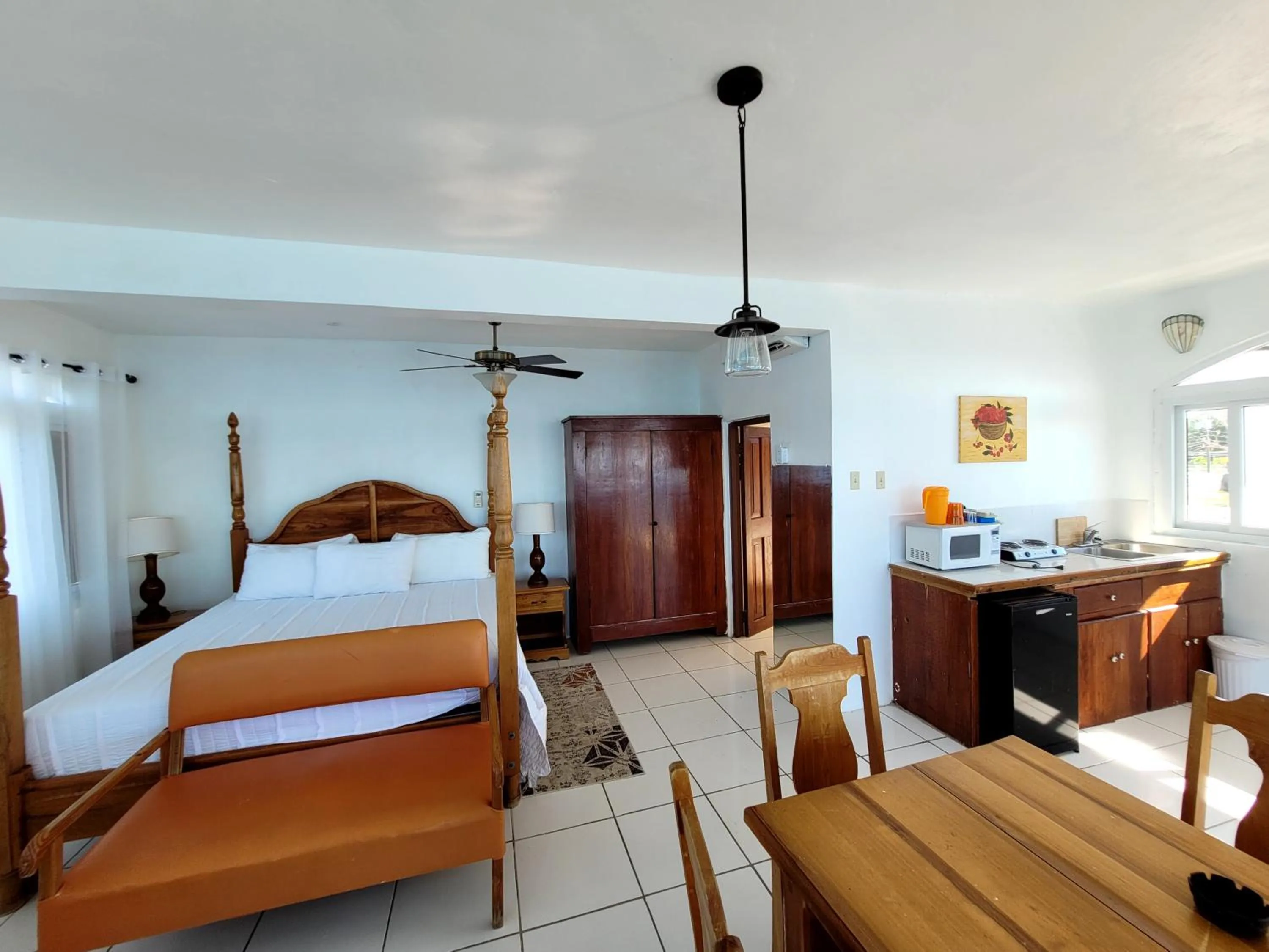 Kitchen or kitchenette, Bed in Home Sweet Home Resort