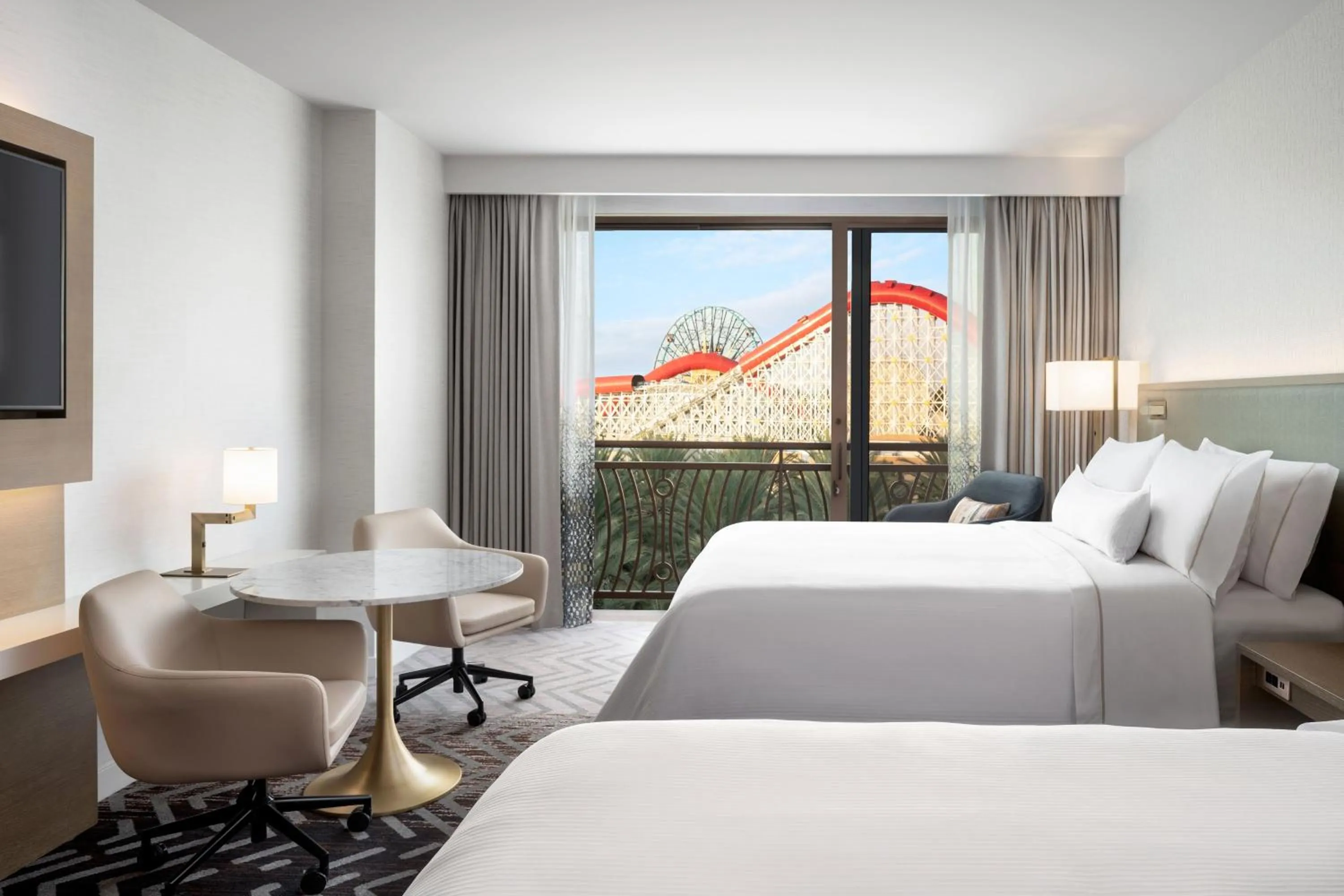 Photo of the whole room, Bed in The Westin Anaheim Resort