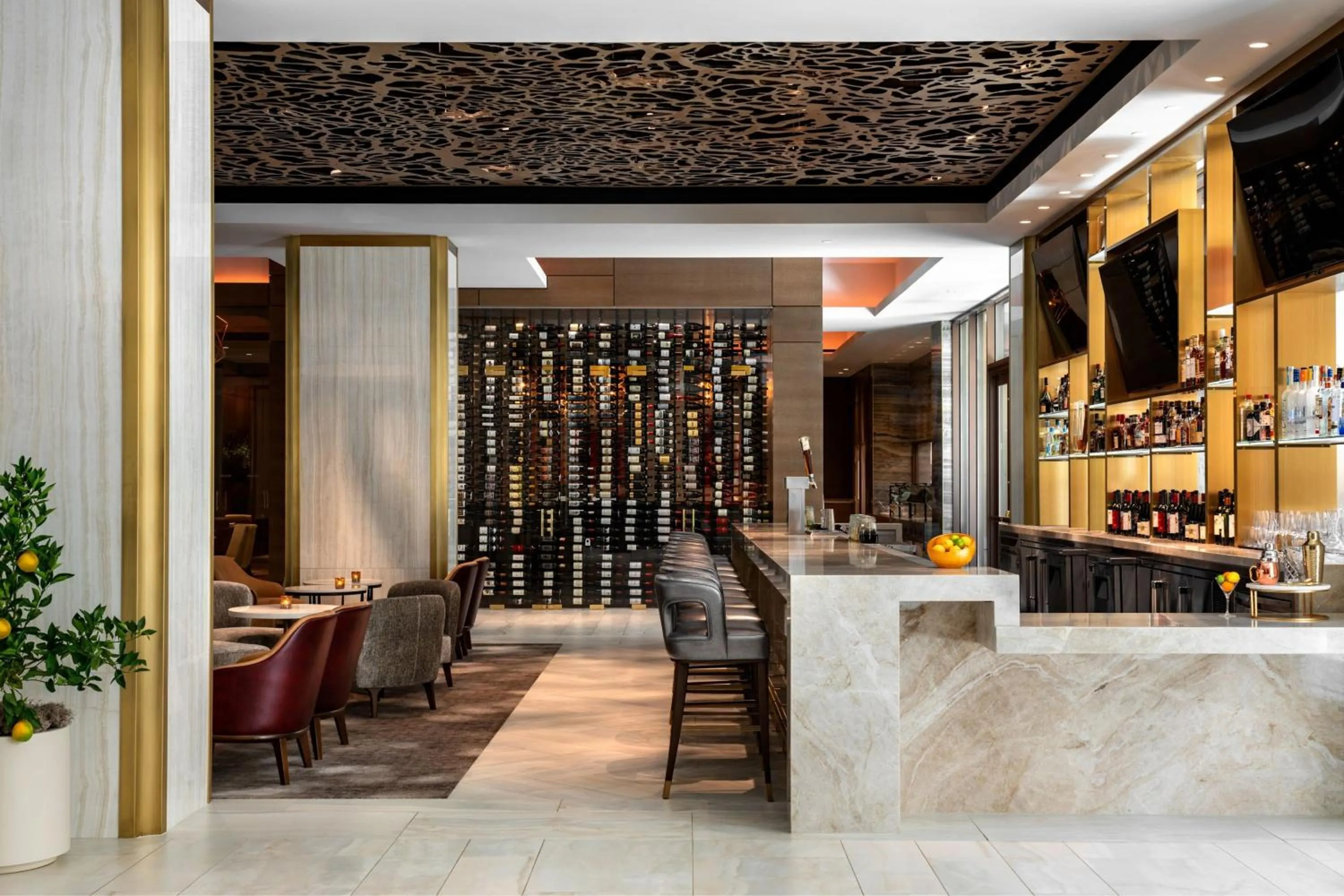 Lounge or bar in The Westin Anaheim Resort