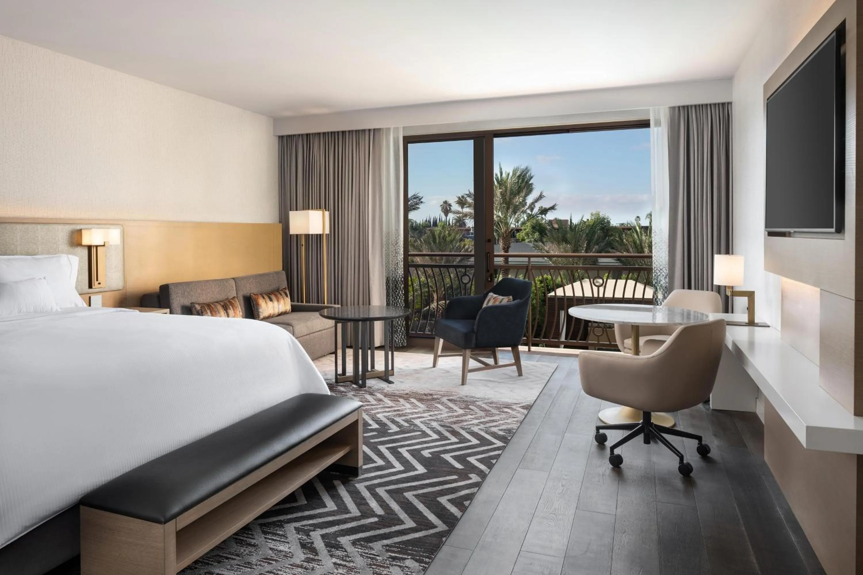Photo of the whole room, Bed in The Westin Anaheim Resort