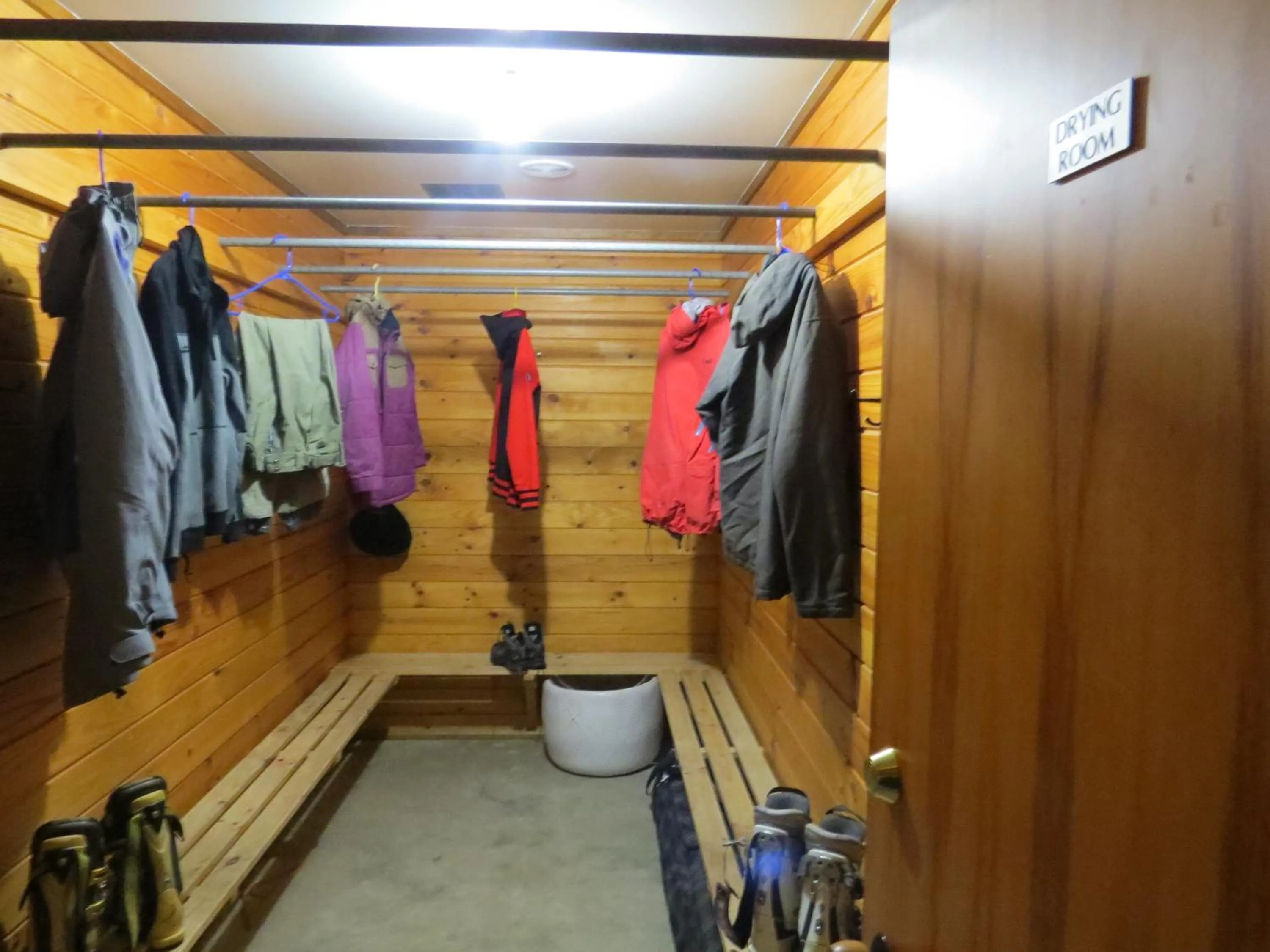 Skiing in Altamont Lodge