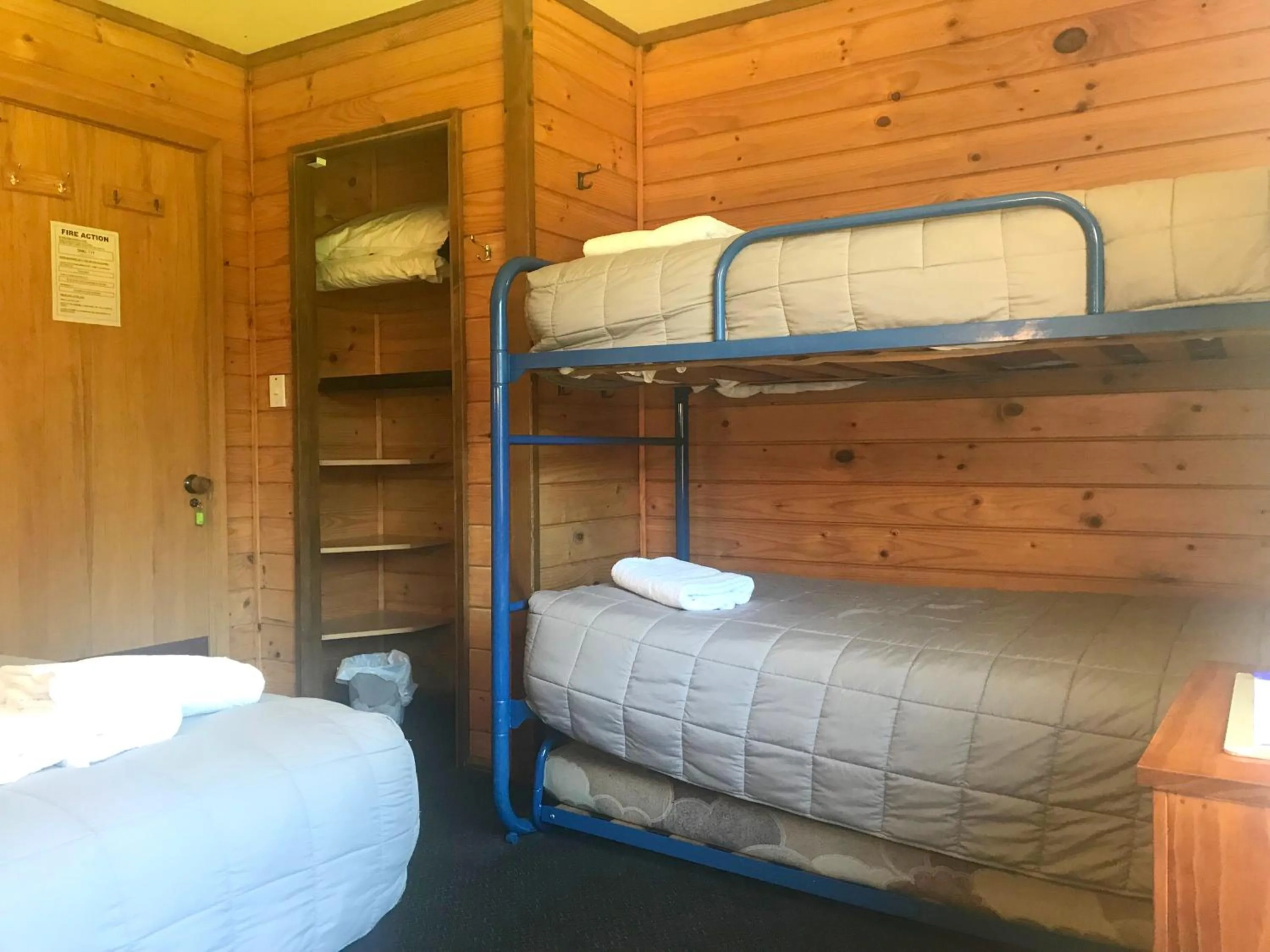 bunk bed, Bed in Altamont Lodge