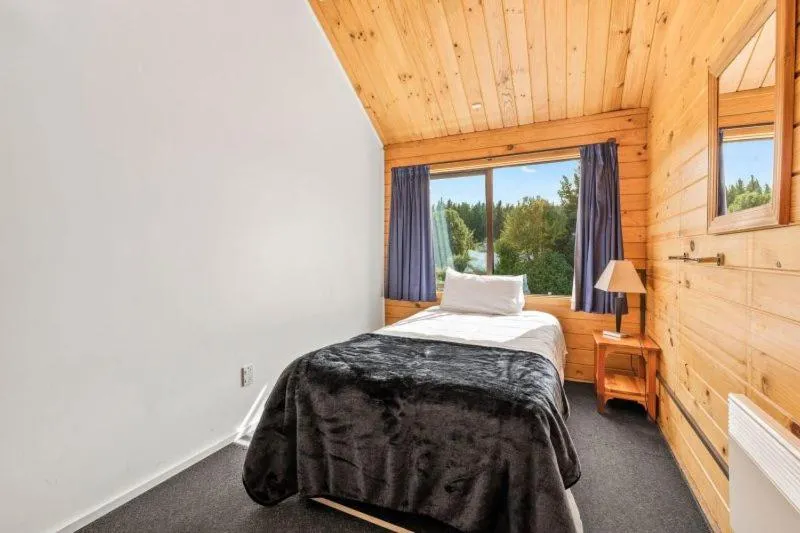 Bed in Altamont Lodge