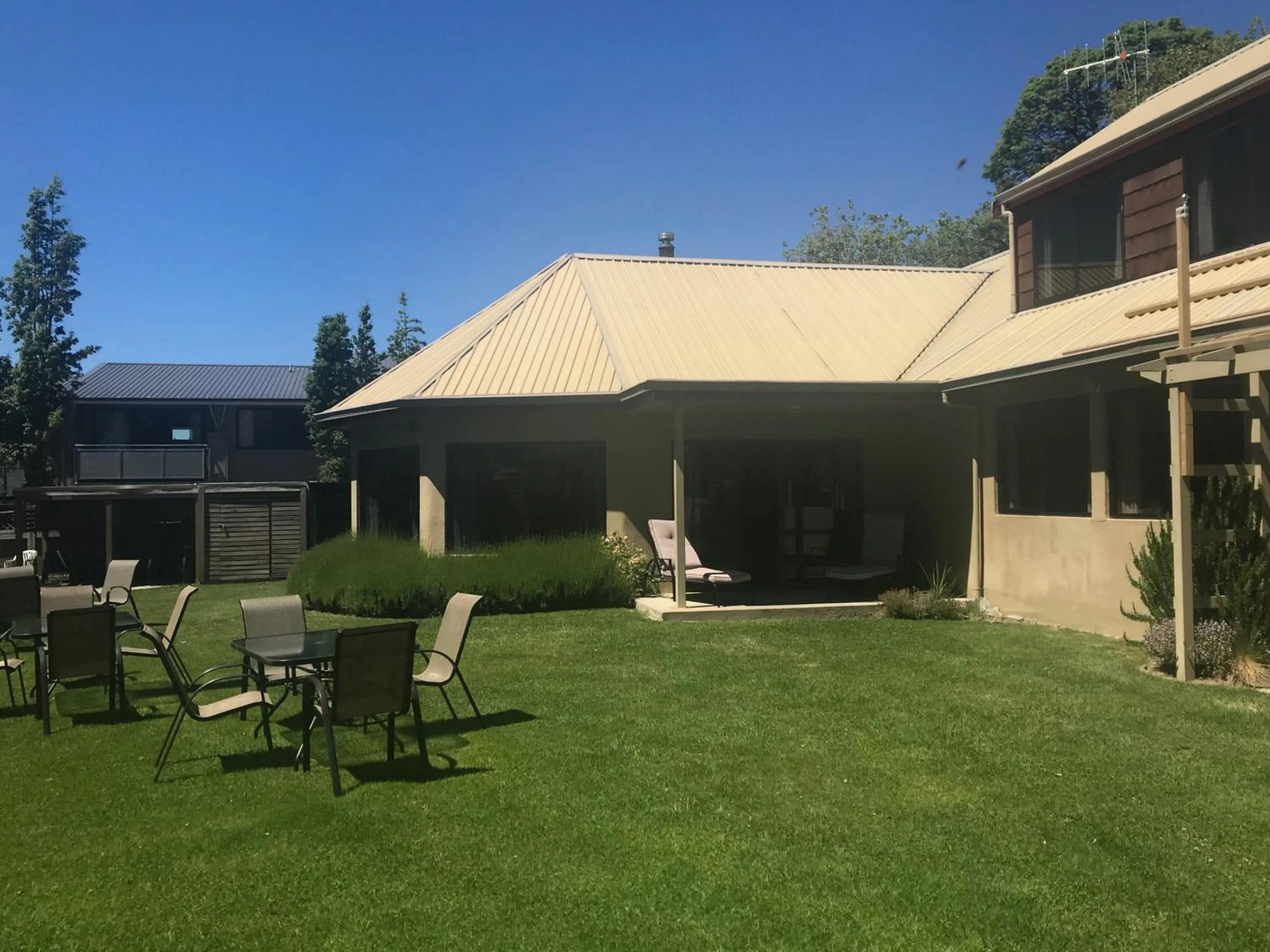 Garden in Altamont Lodge