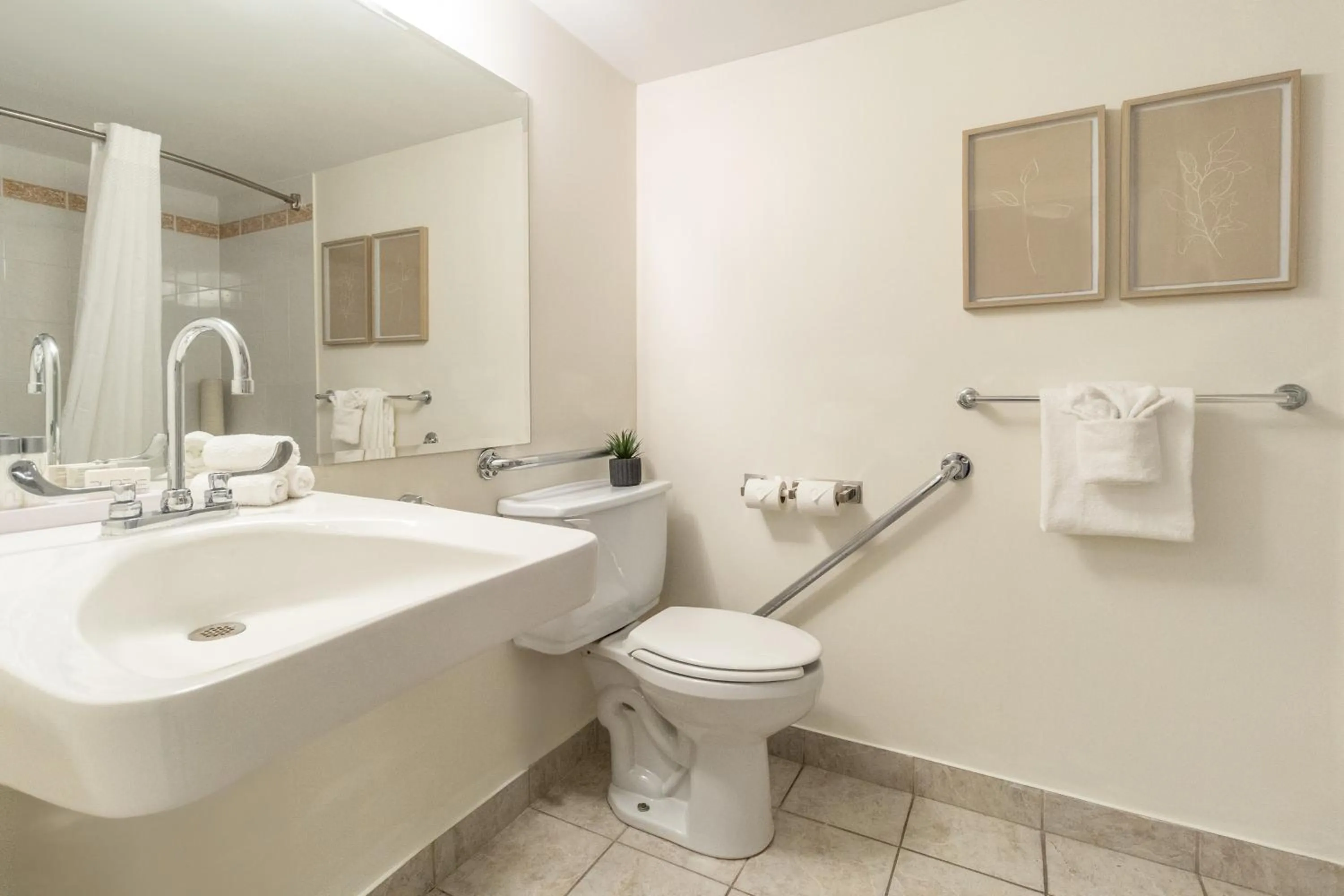 Bathroom in Hotel Faubourg Montreal Centre-Ville Downtown