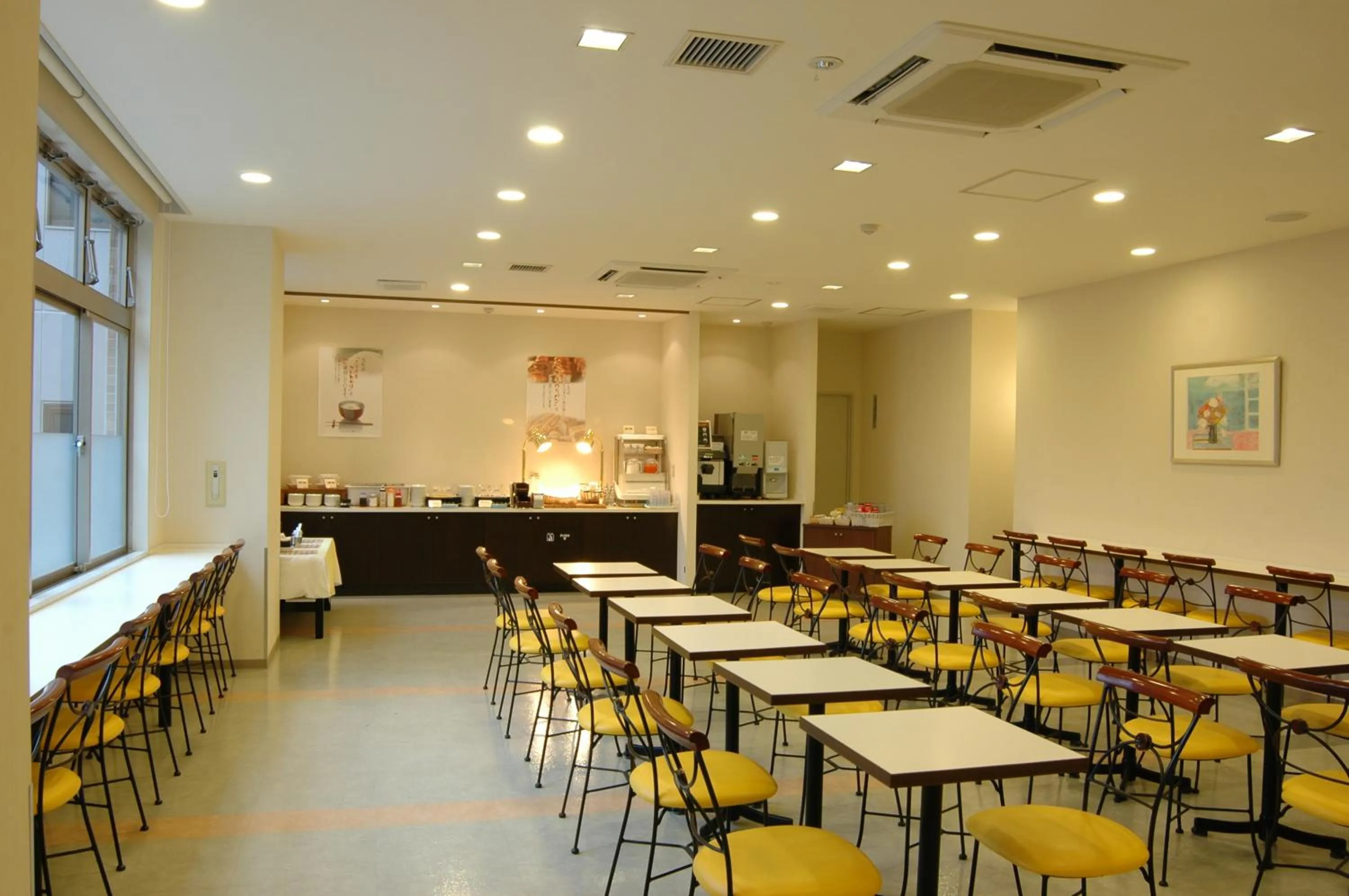 Restaurant/places to eat in Hotel Econo Tsu Station