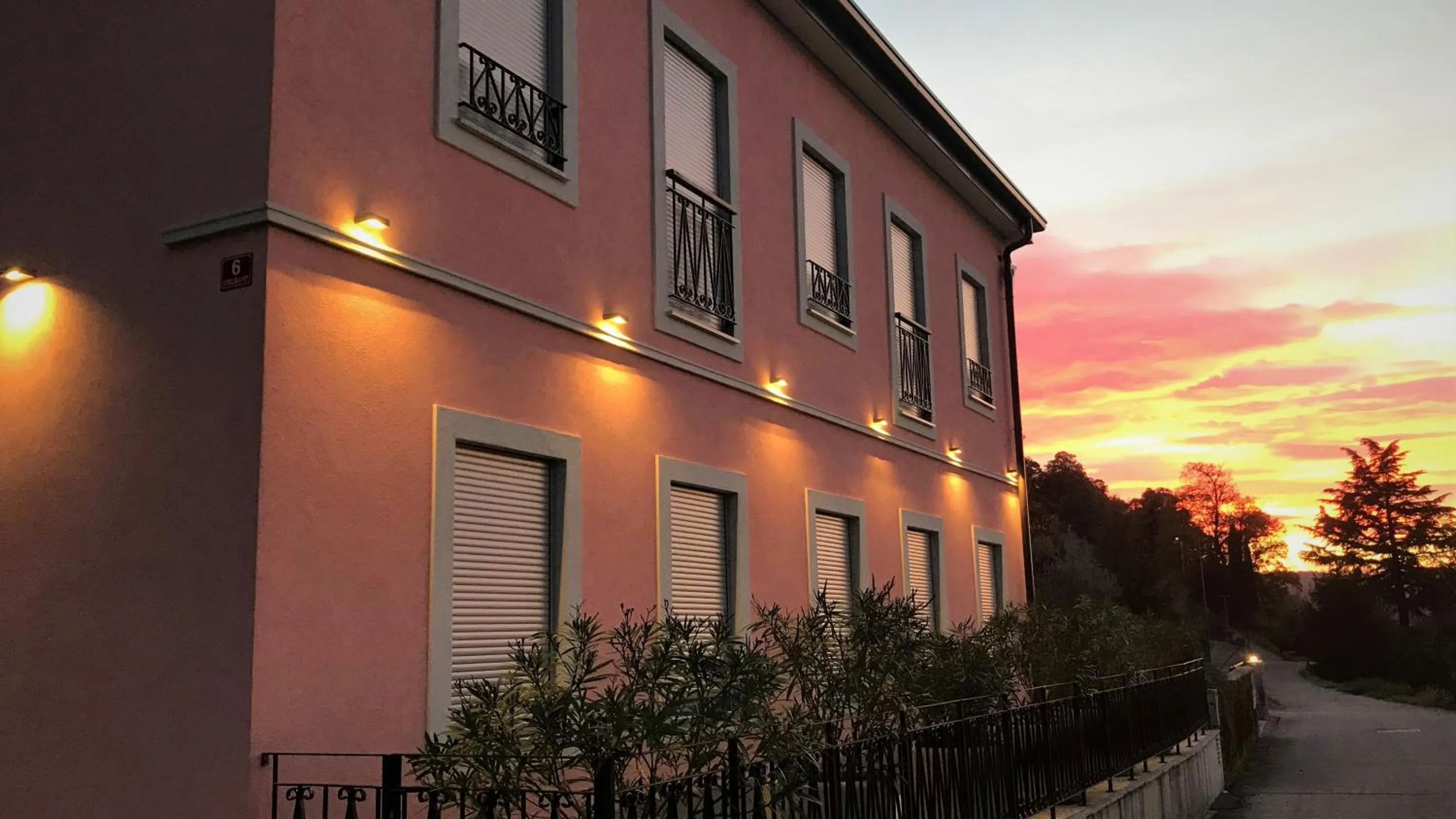 Property building in Vila Burbonka