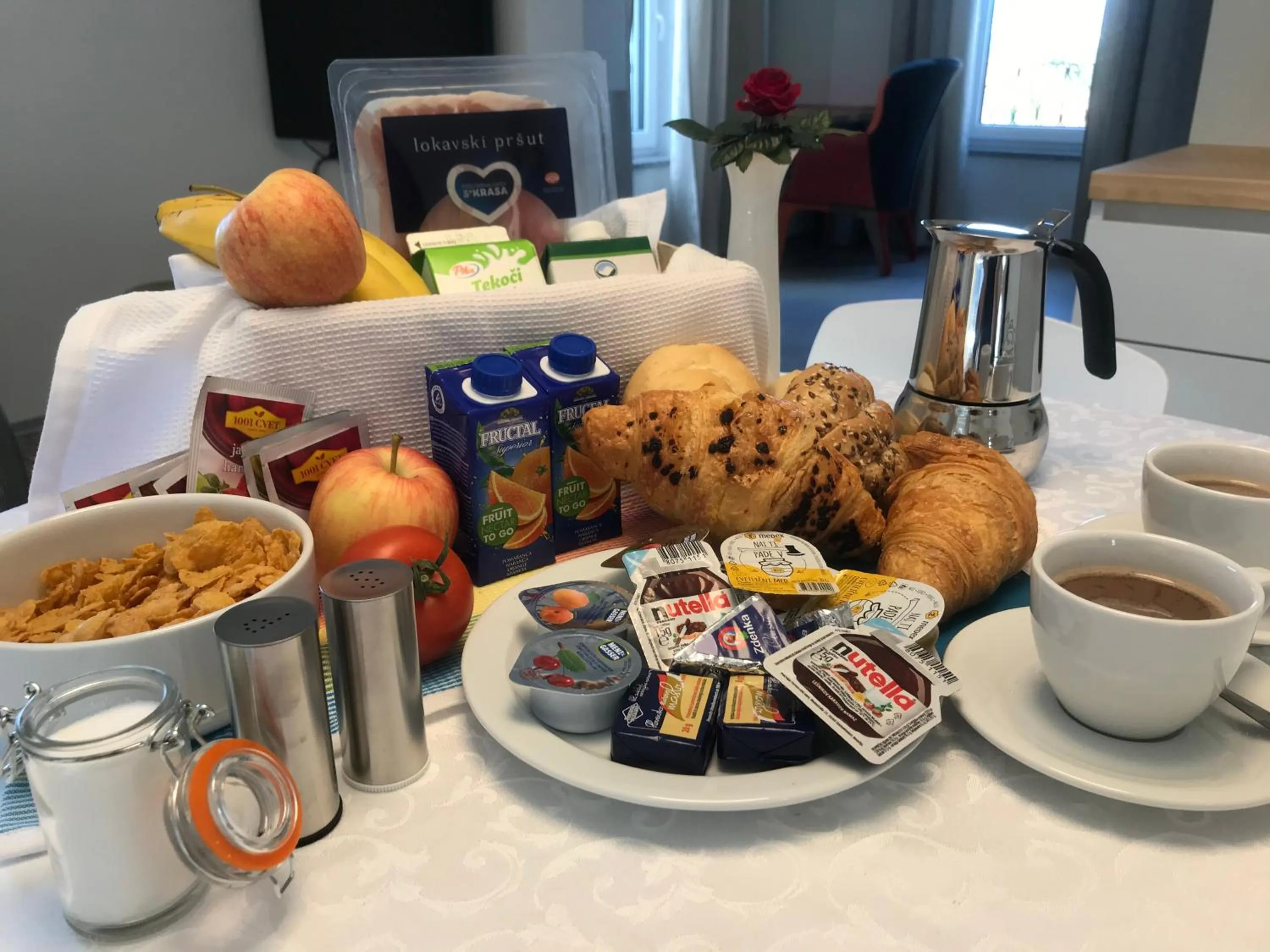 Breakfast in Vila Burbonka