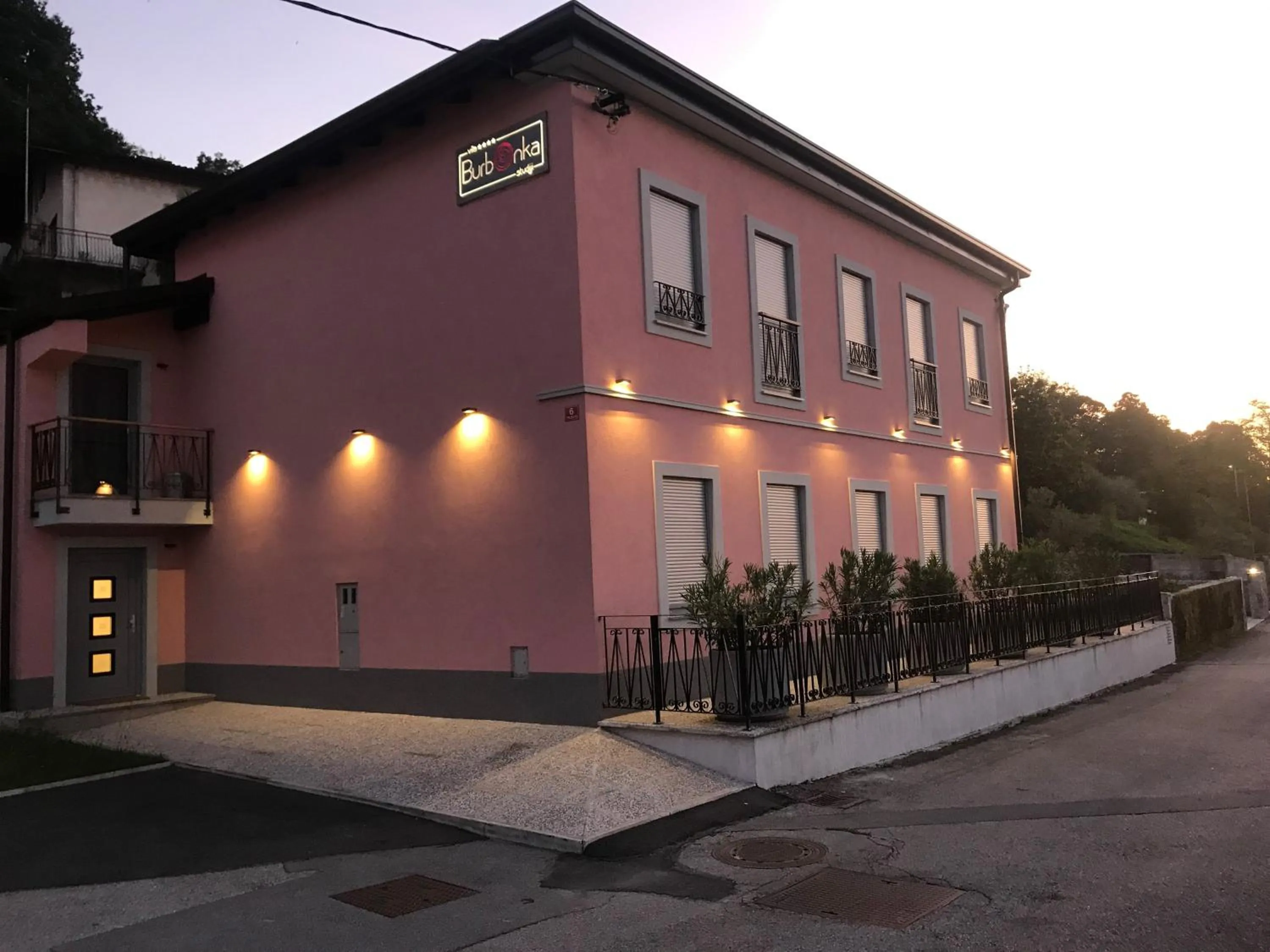 Property building in Vila Burbonka