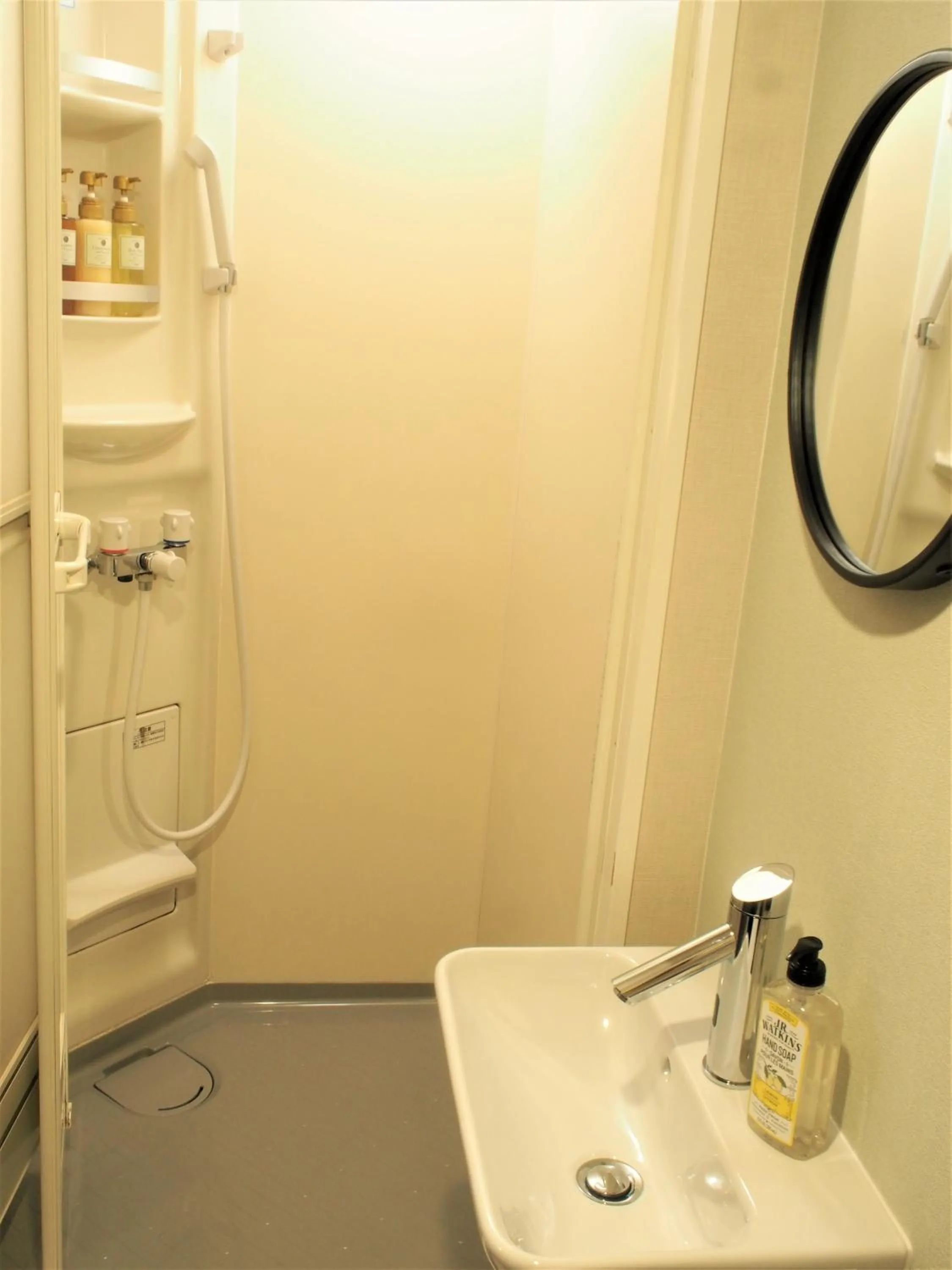 Shower in SLOW HOUSE NARA