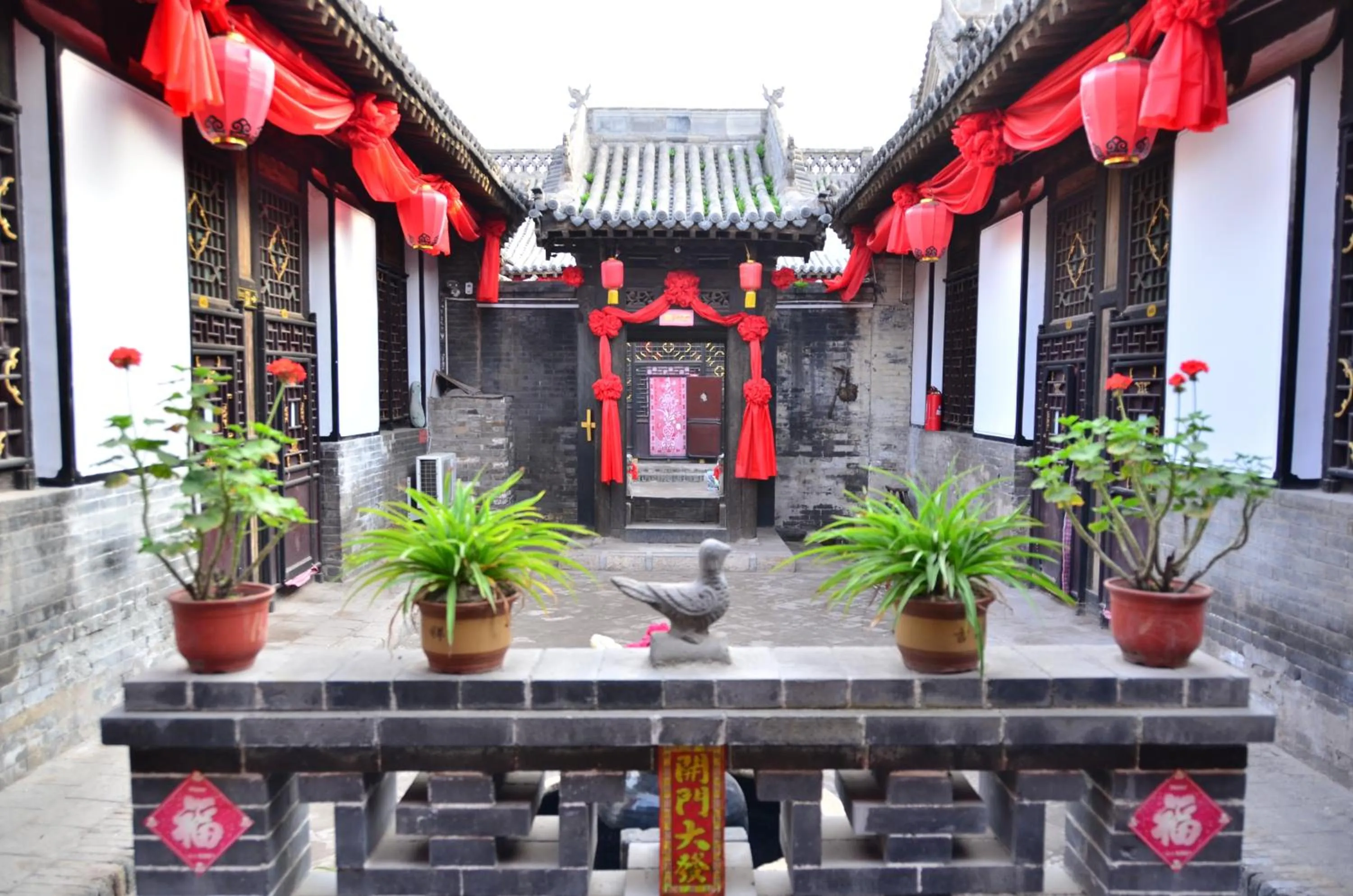 Facade/entrance in Pingyao Ji Family Courtyard Inn