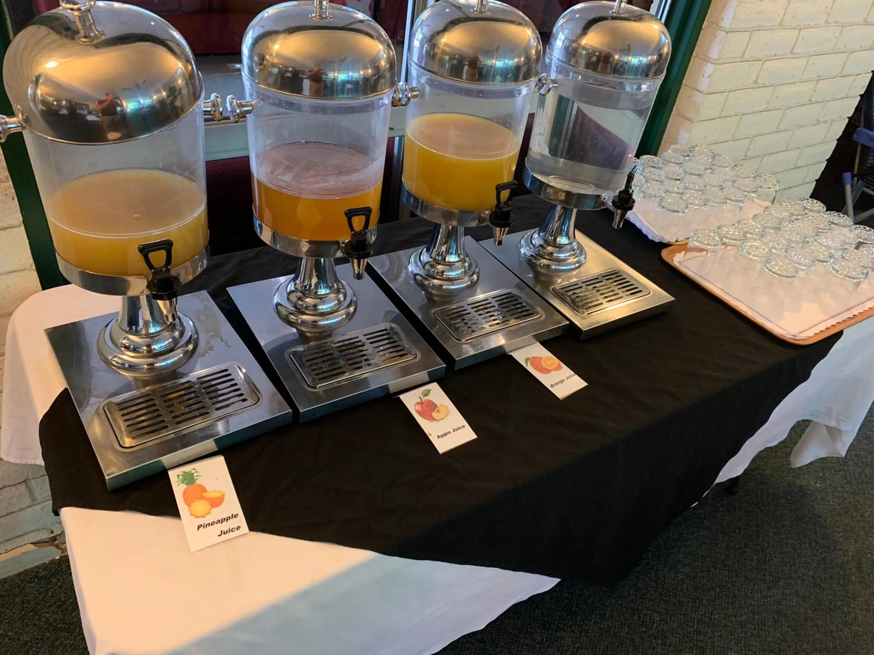 Drinks in Pine Tree Motel