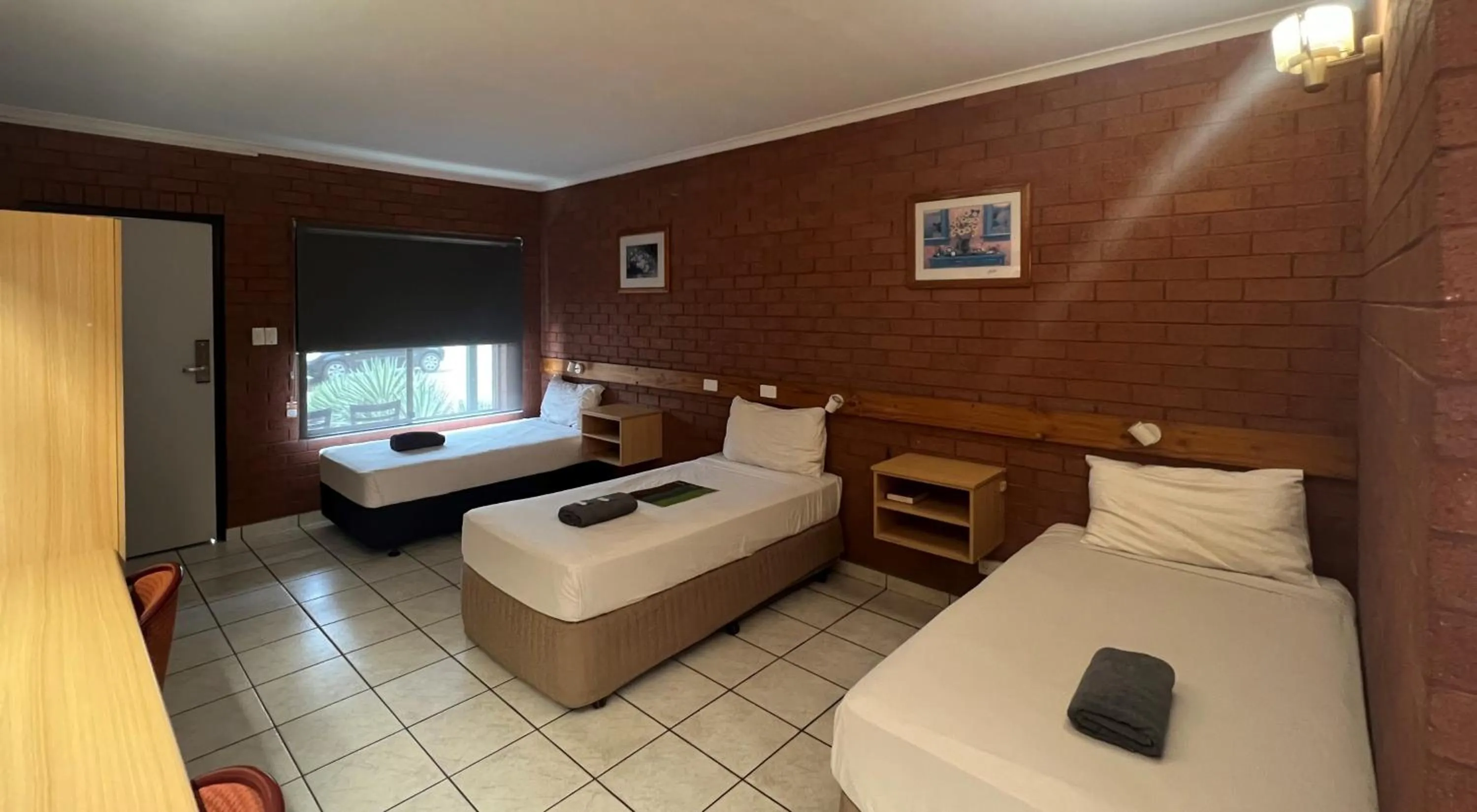 Photo of the whole room, Bed in Pine Tree Motel