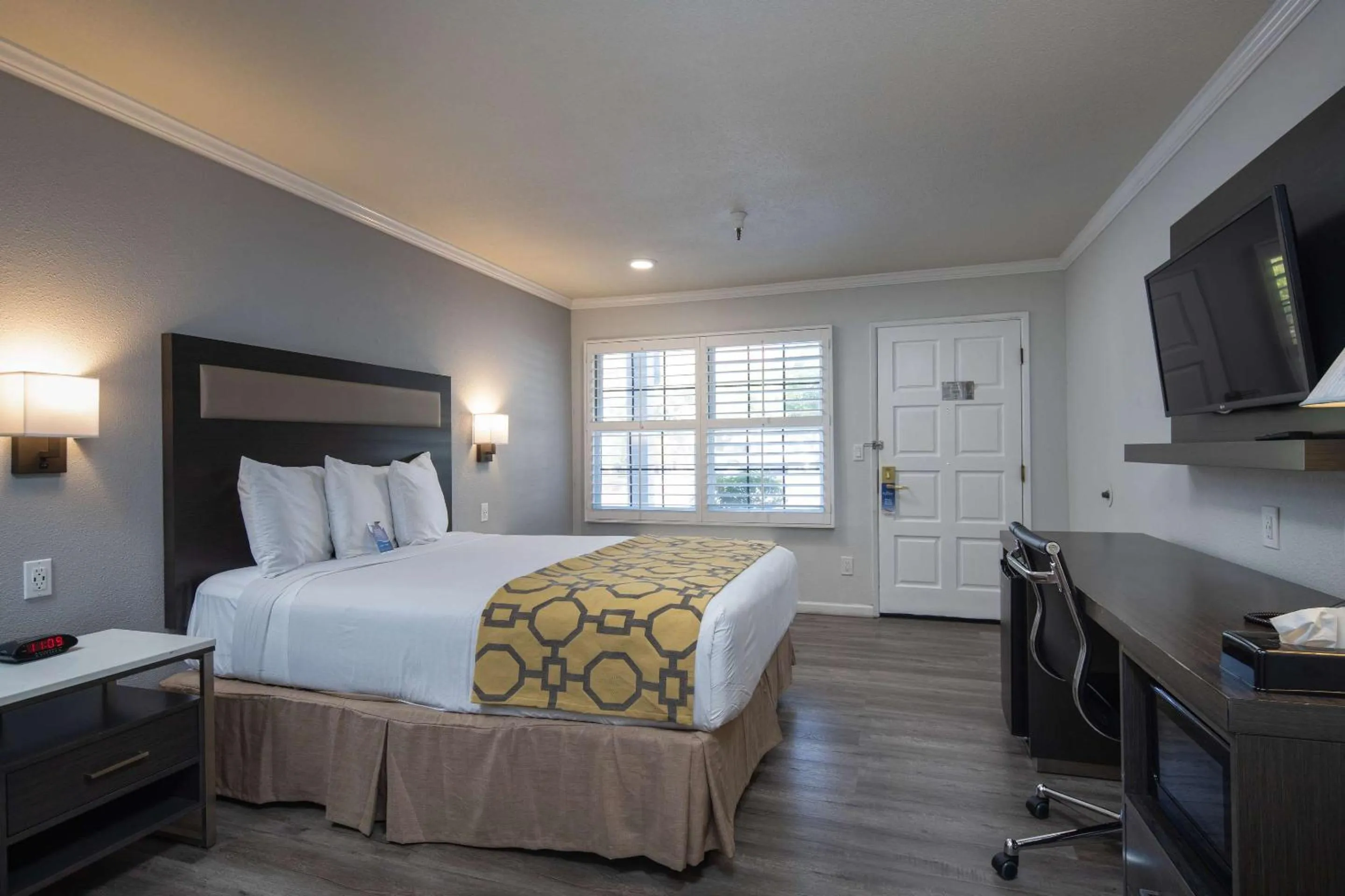 Bedroom, Bed in Rodeway Inn Milpitas near Great Mall