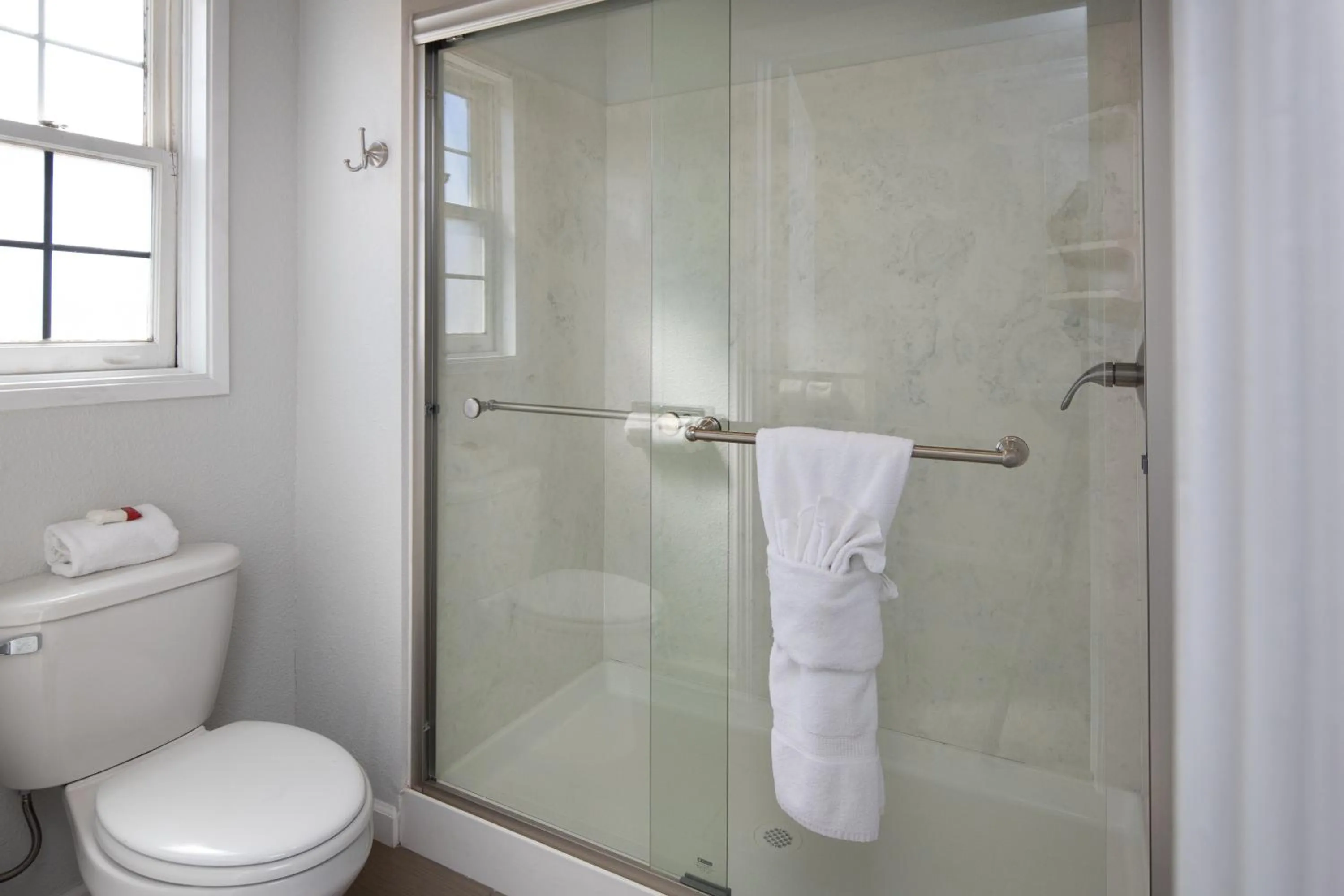 Shower in Rodeway Inn Milpitas near Great Mall