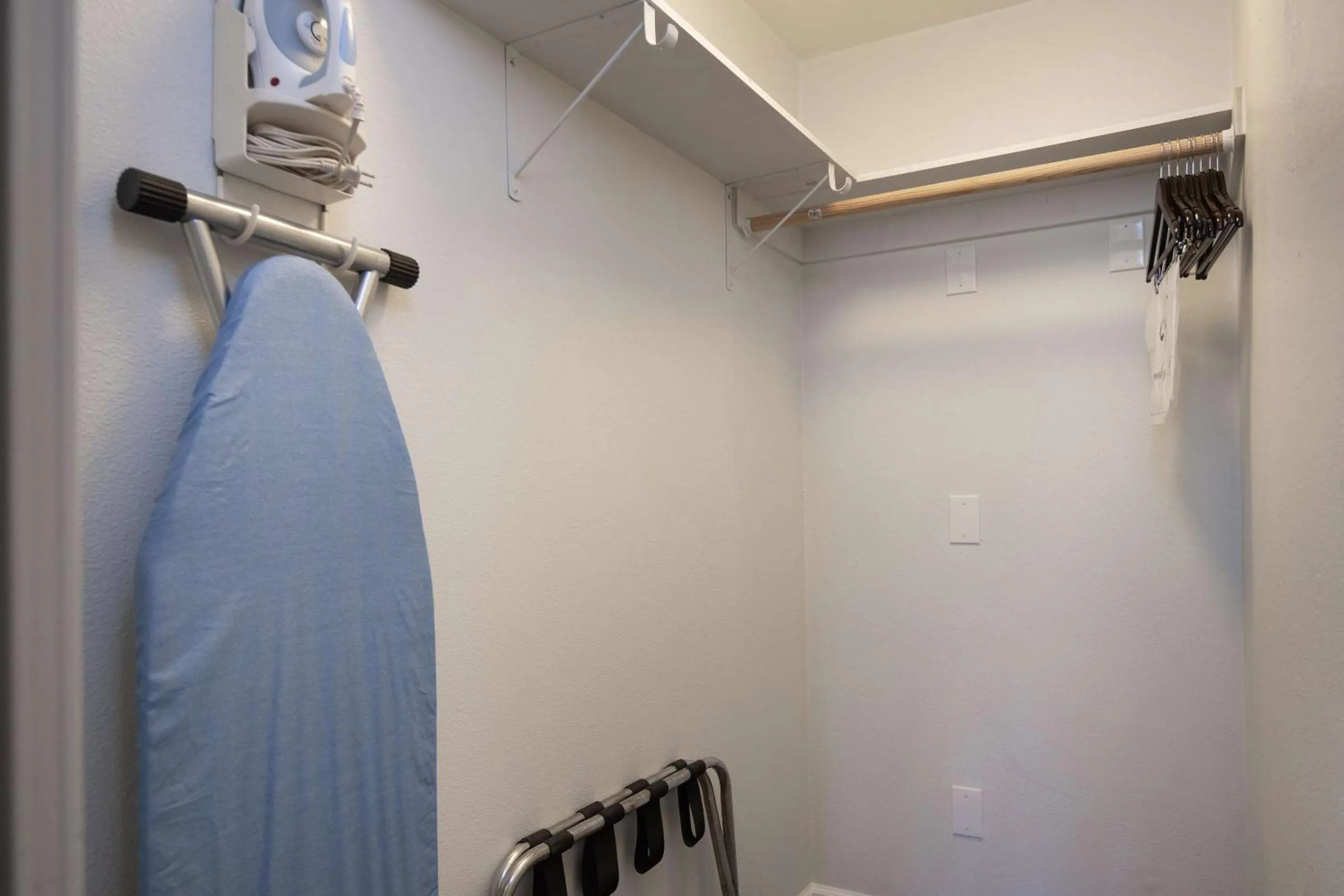 Bedroom in Rodeway Inn Milpitas near Great Mall